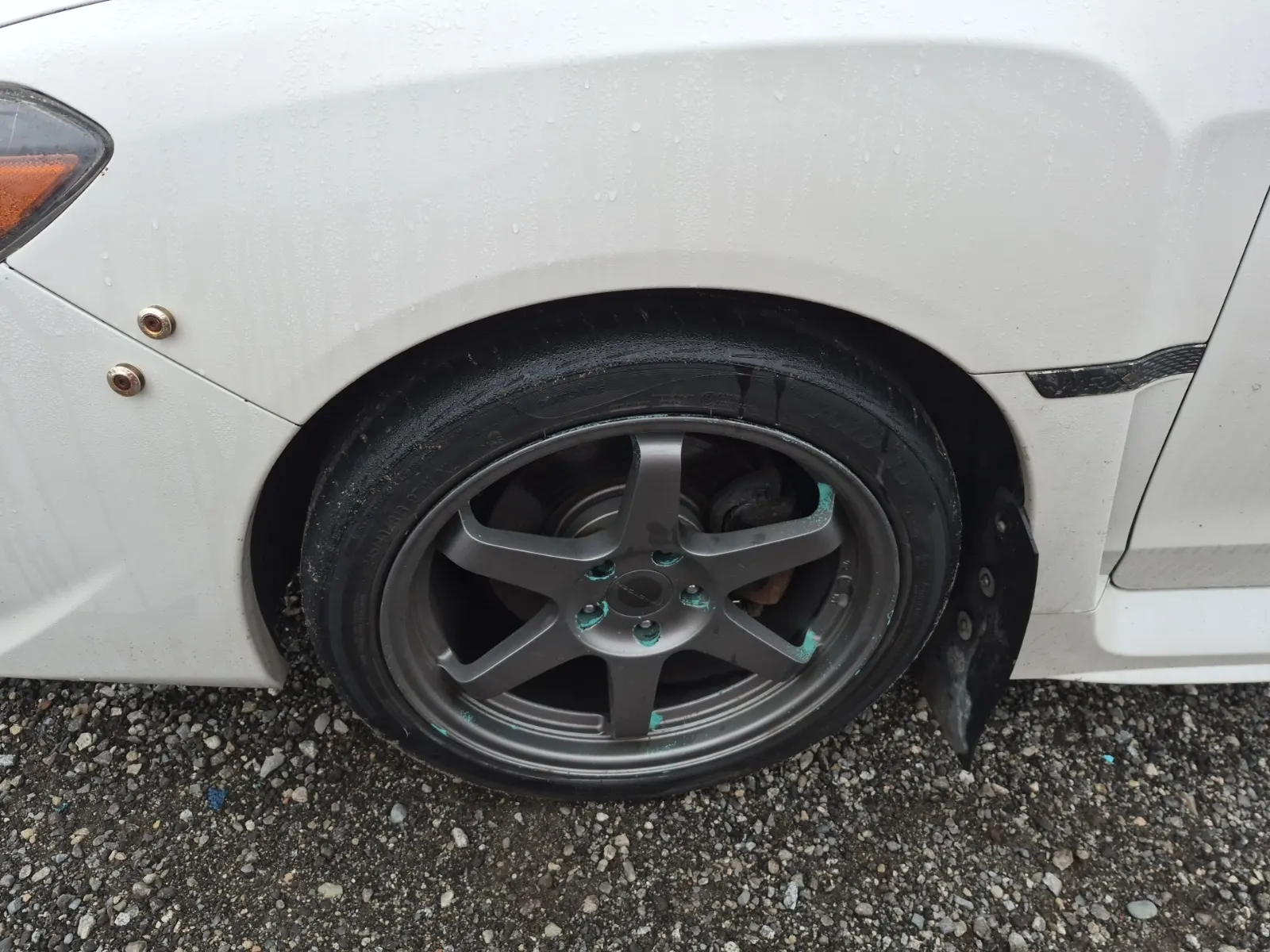 Front driver wheel/tire photo