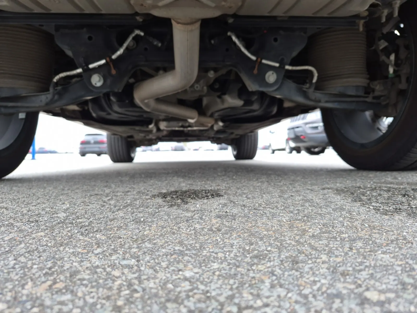 Undercarriage - Rear Photo
