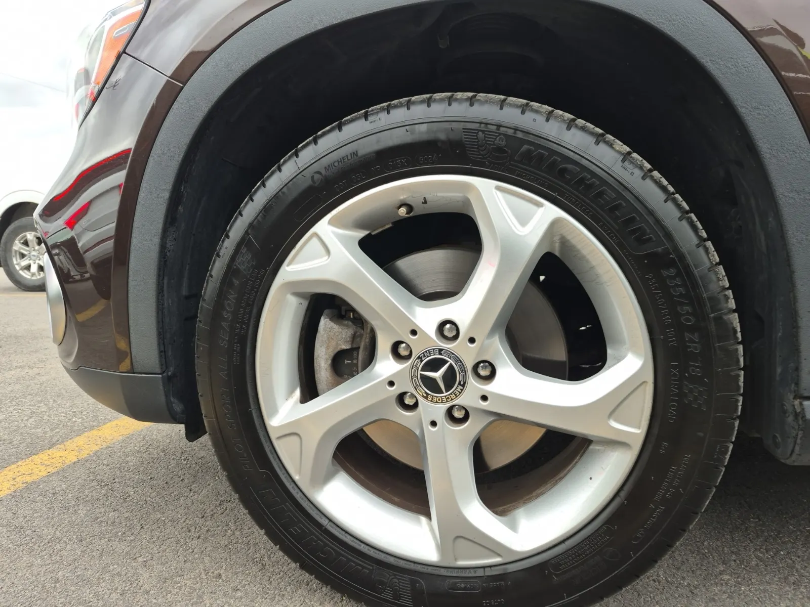 Front driver wheel/tire photo