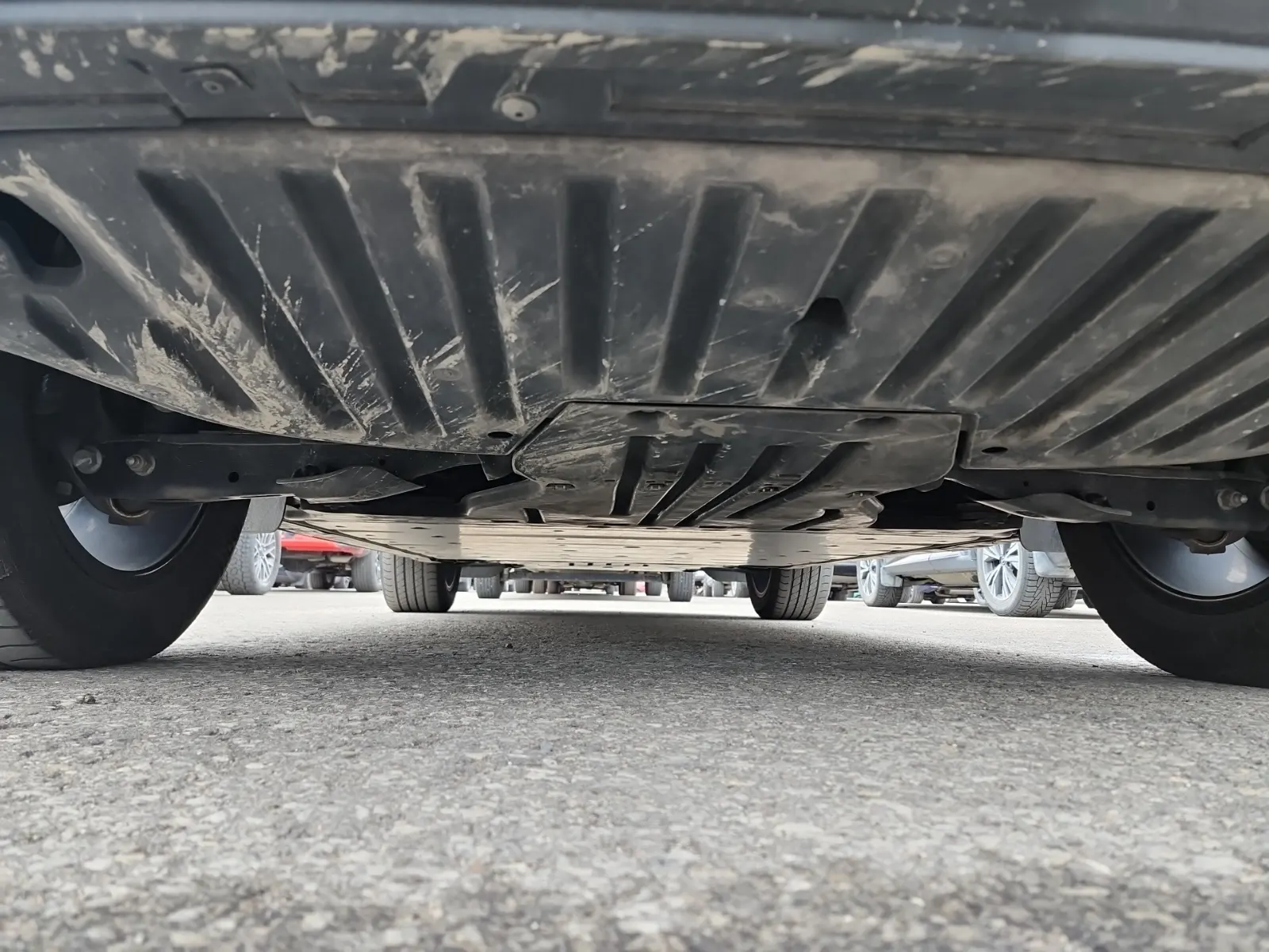 Undercarriage - Rear Photo