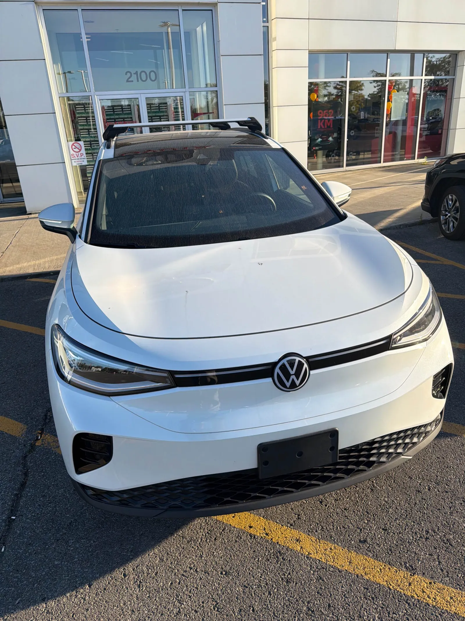 3/4 Front (Main image)