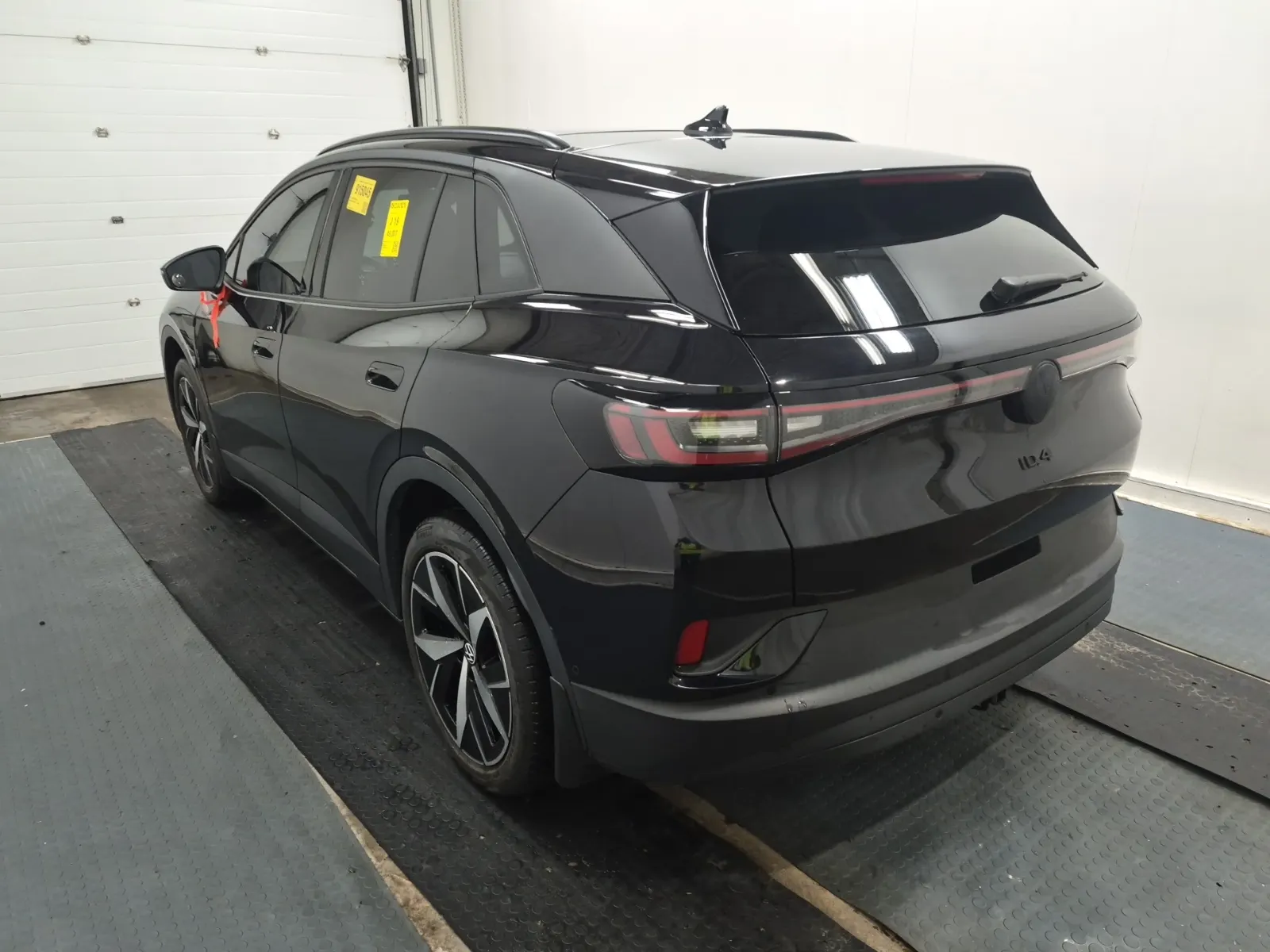 Driver Rear 3/4 Photo