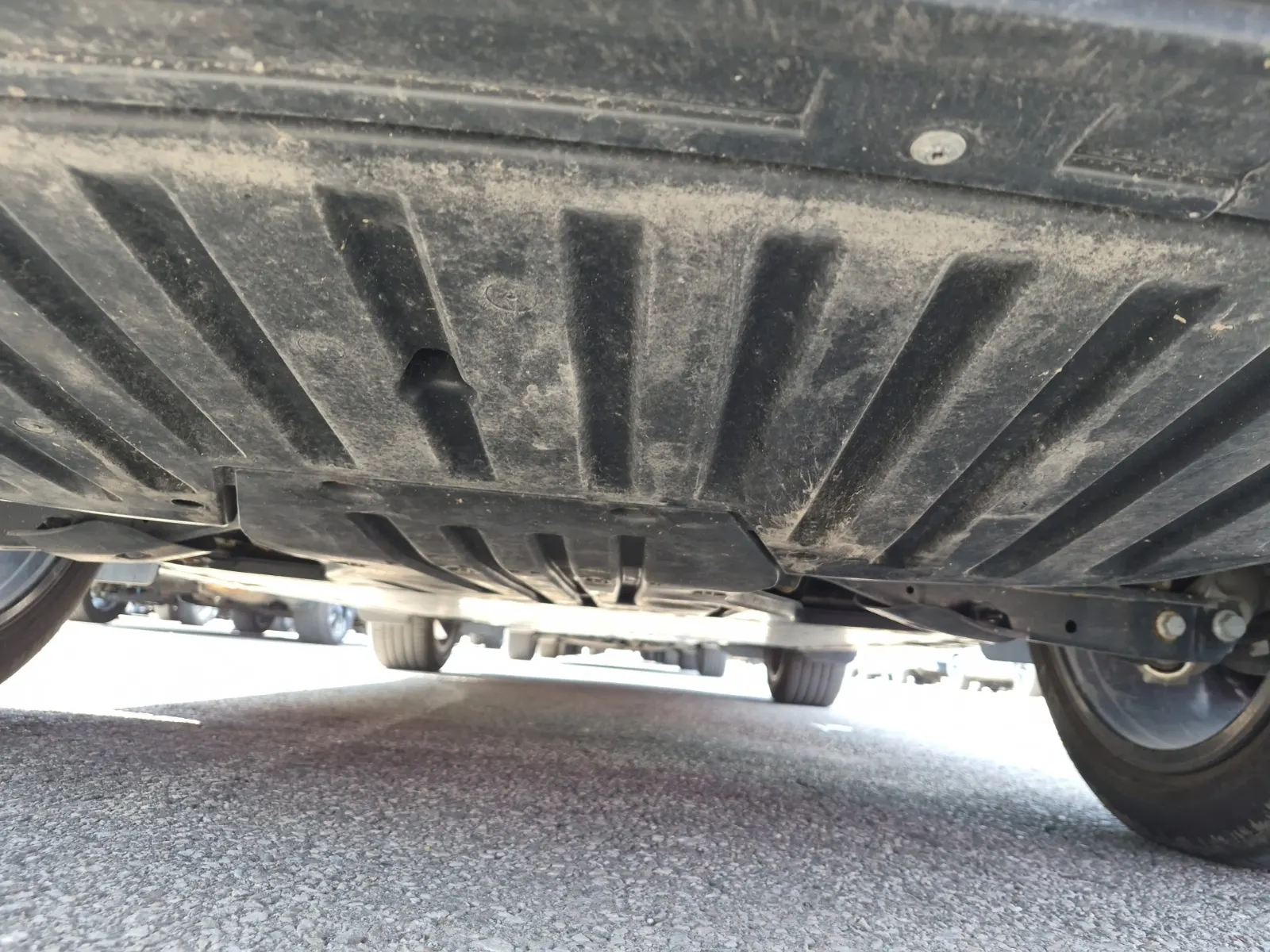 Undercarriage - Rear Photo