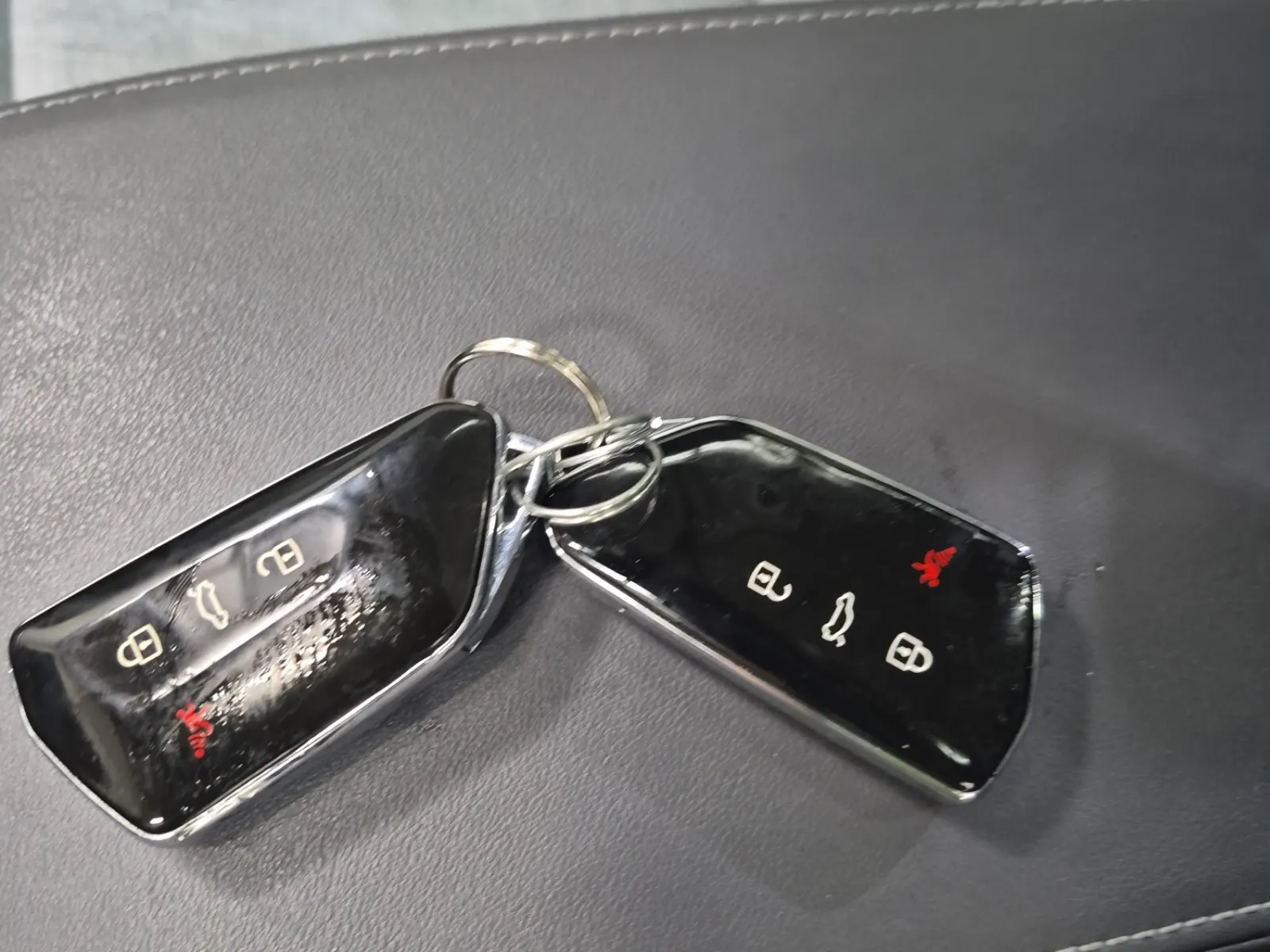 Keys/Fobs/Manual Photo