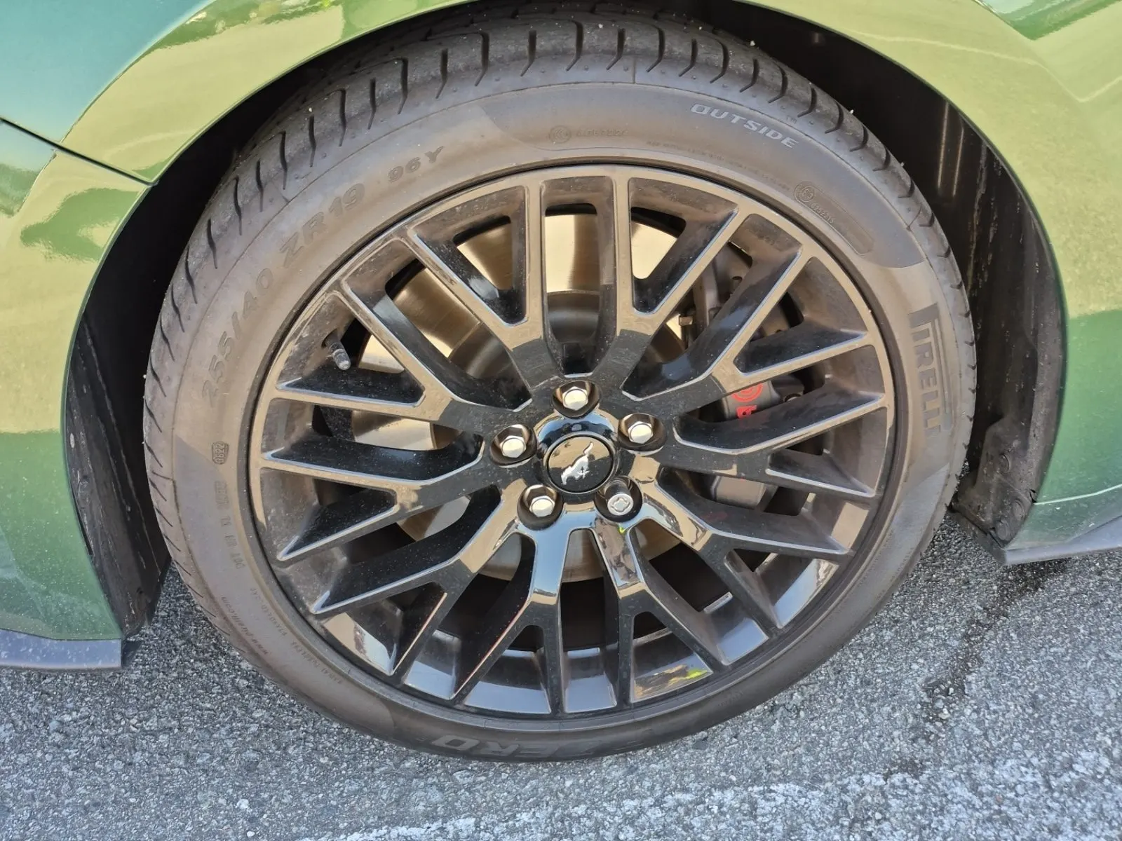 Front driver wheel/tire photo