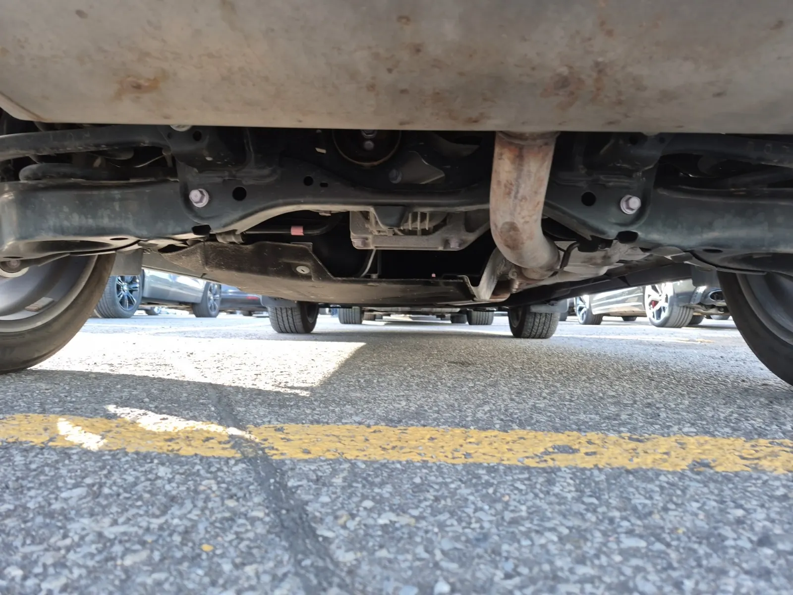 Undercarriage - Rear Photo
