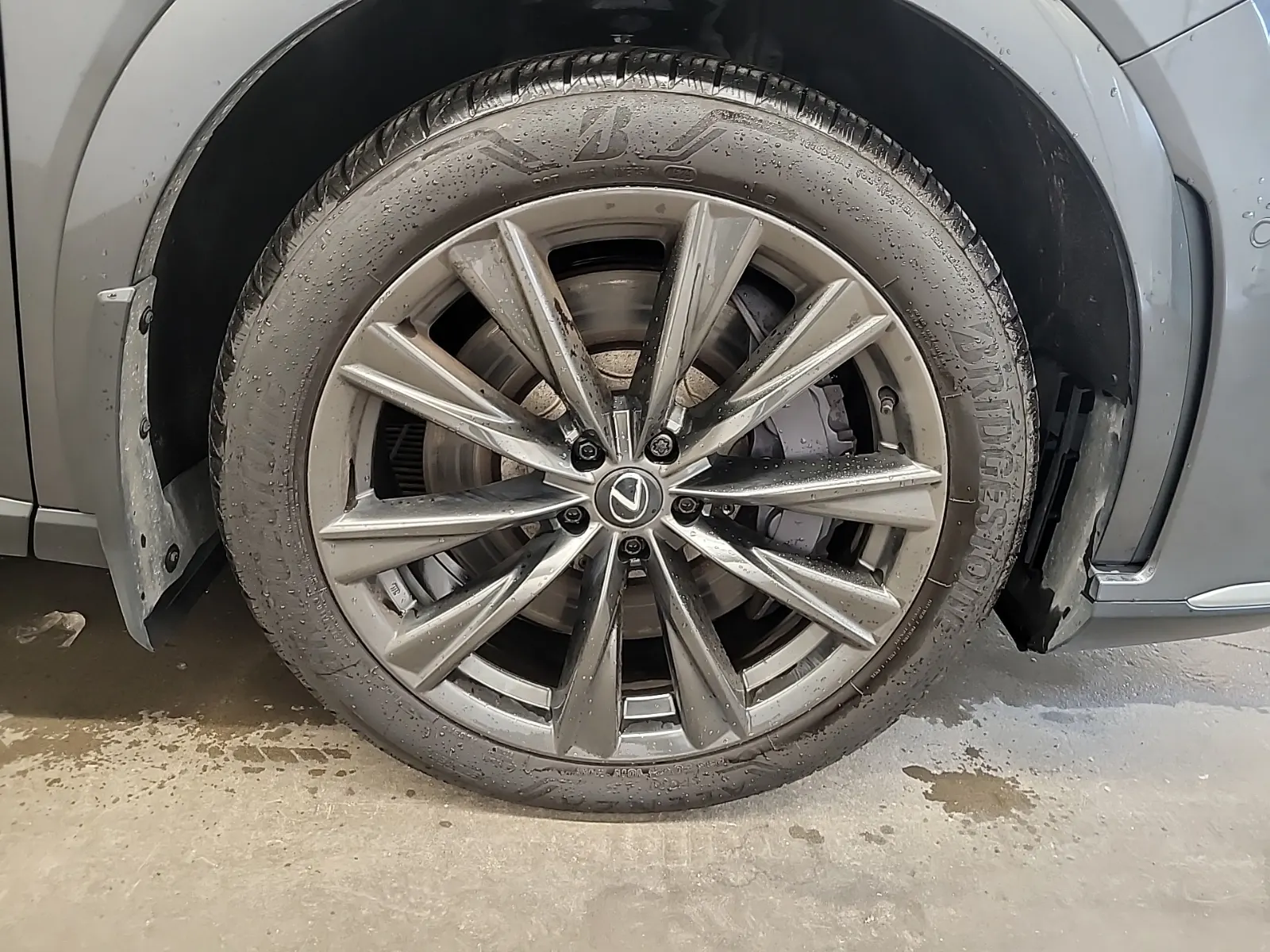 Right Front Wheel/Tire Photo