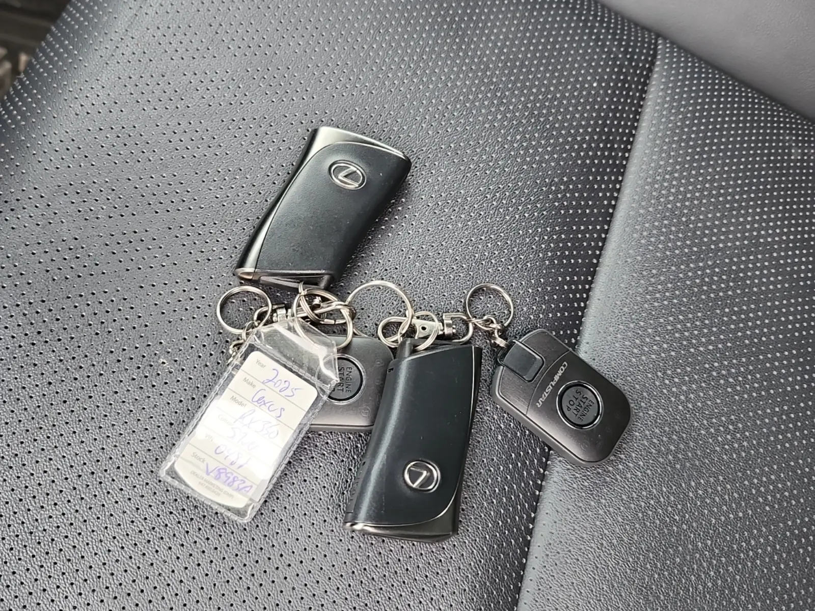 Keys/Fobs/Manual Photo