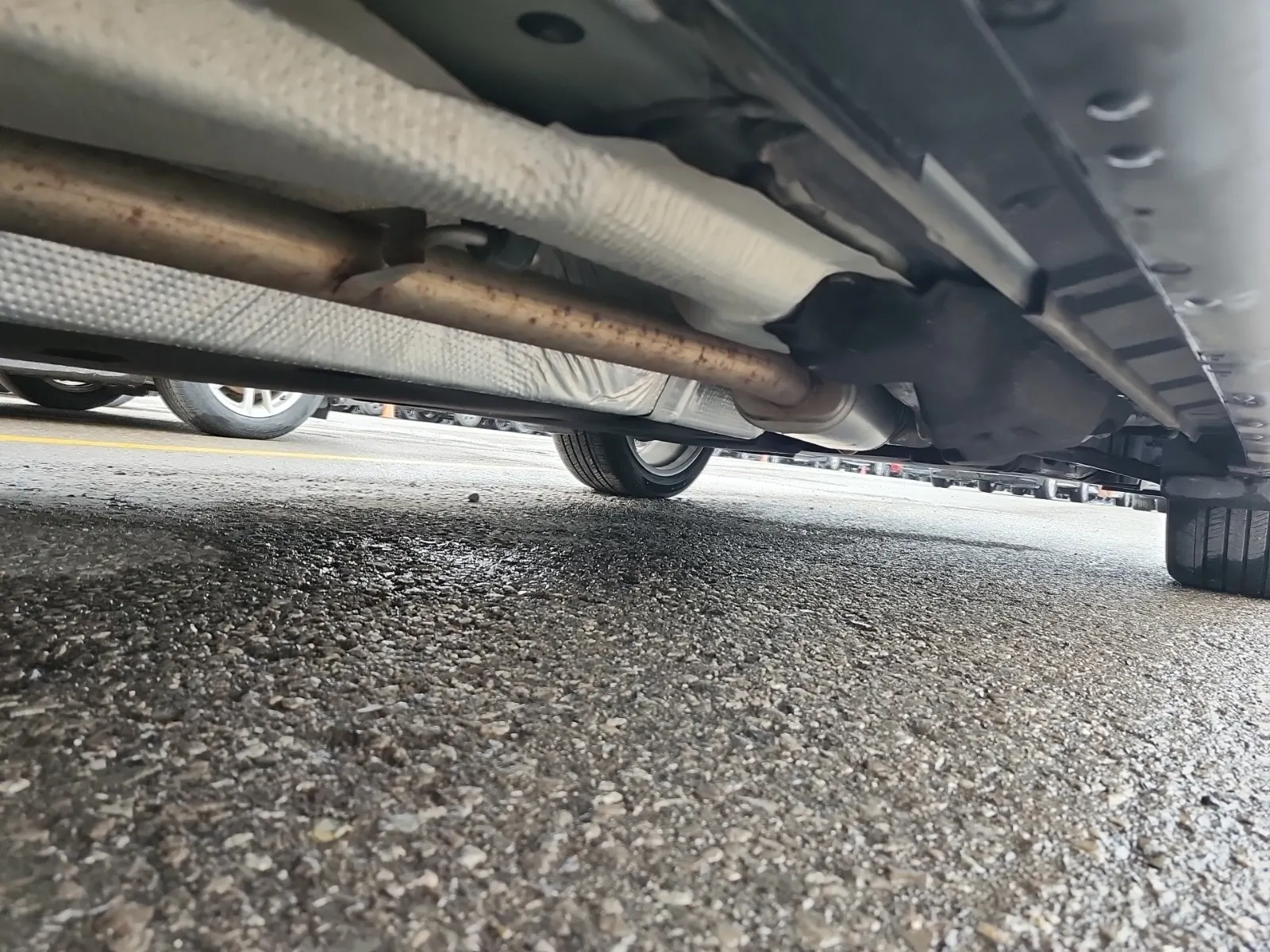 Undercarriage - Passenger Photo