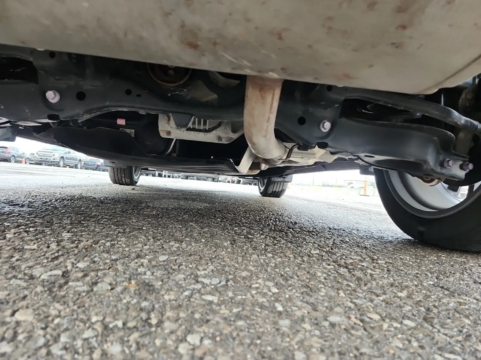 Undercarriage - Rear Photo