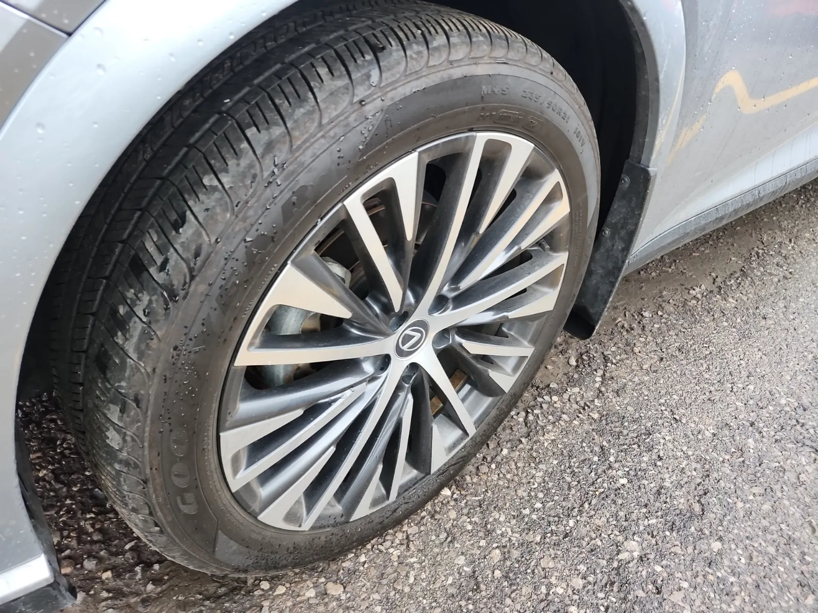 Front driver wheel/tire photo