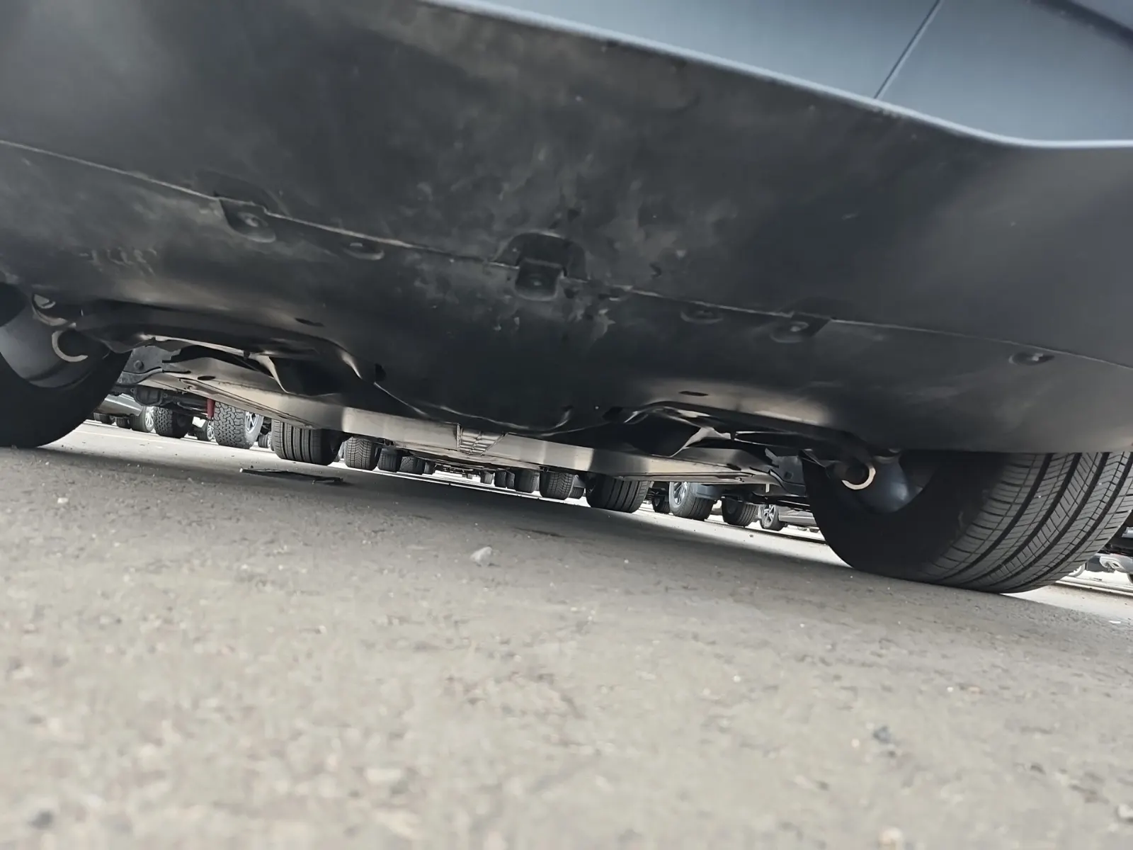 Undercarriage - Rear Photo