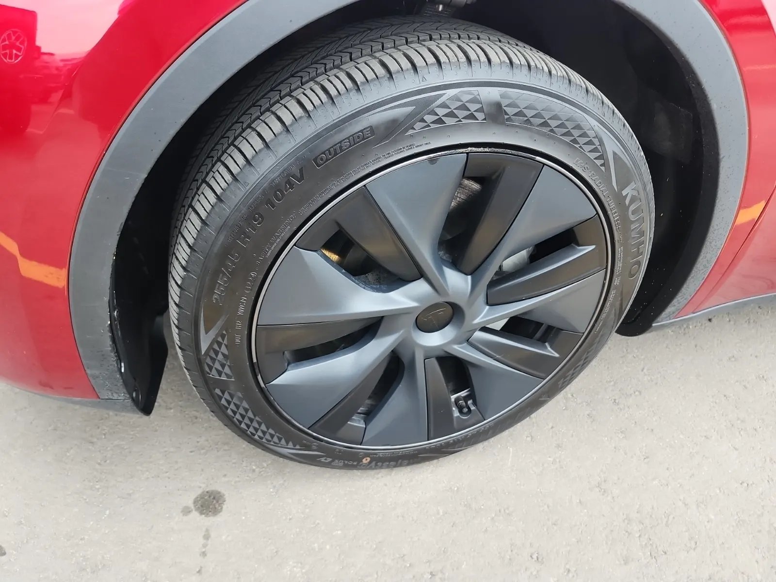 Front driver wheel/tire photo