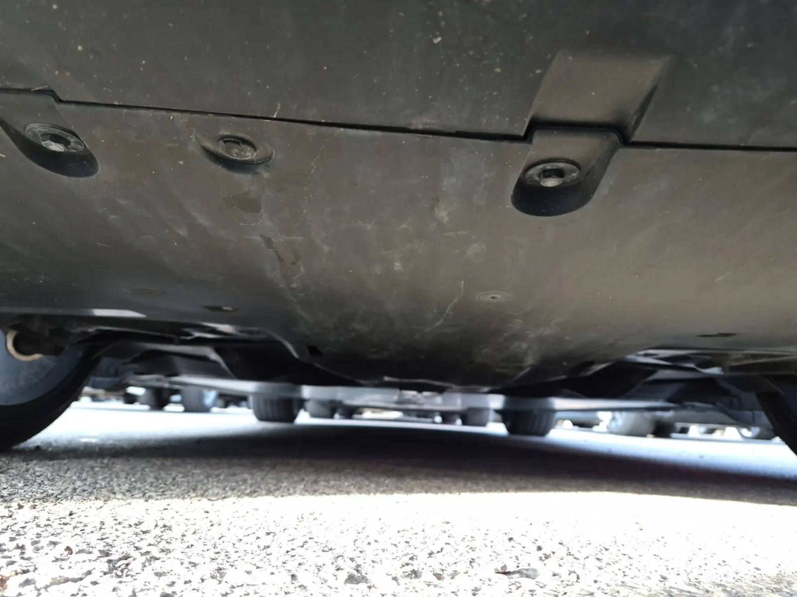 Undercarriage - Rear Photo