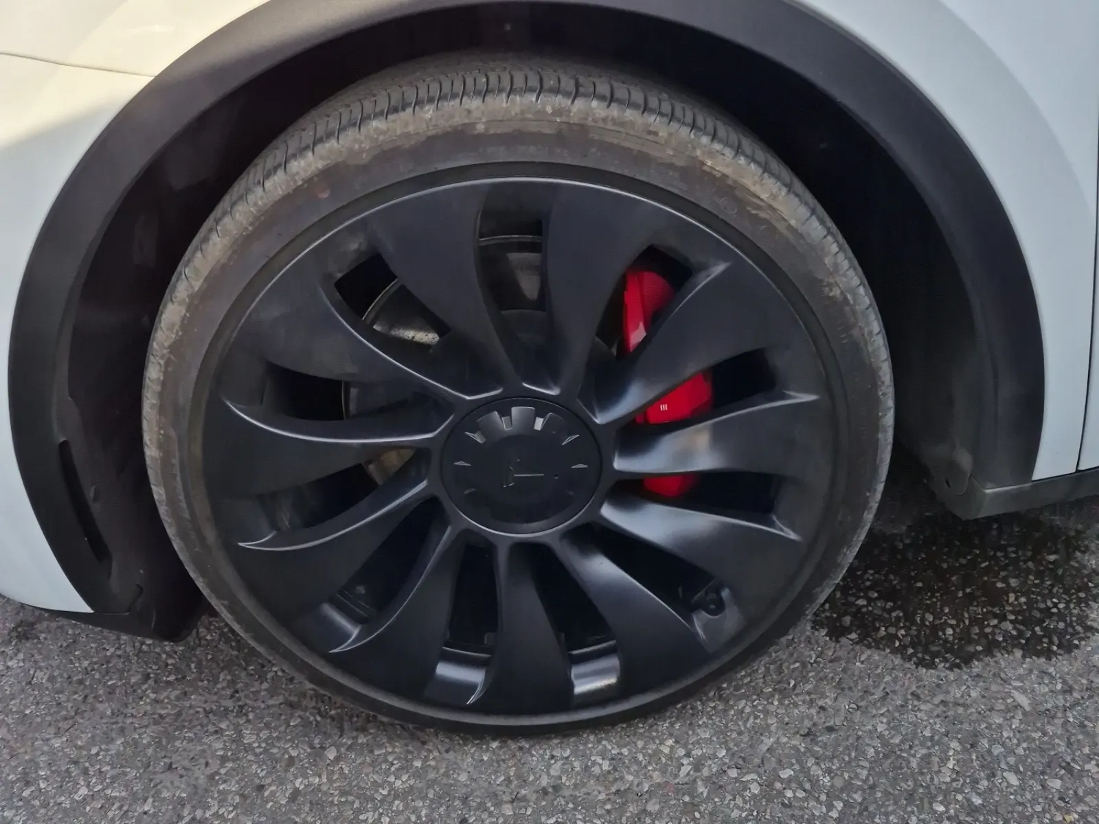 Front driver wheel/tire photo