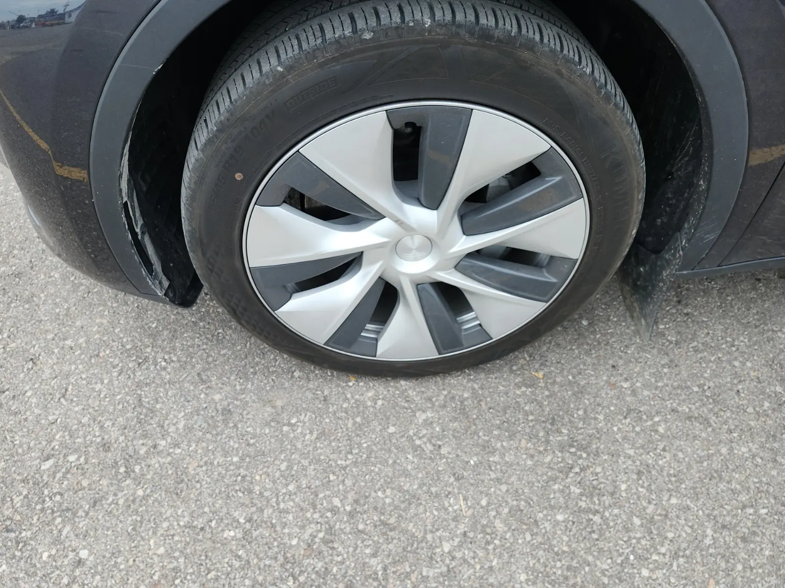 Front driver wheel/tire photo