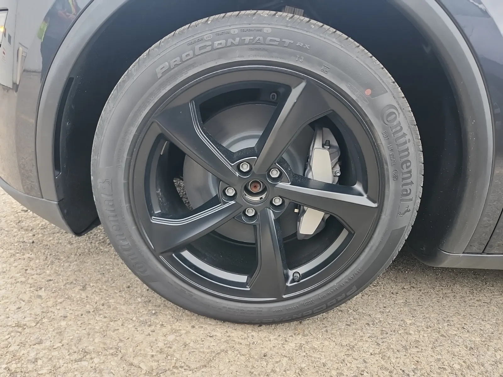 Front driver wheel/tire photo