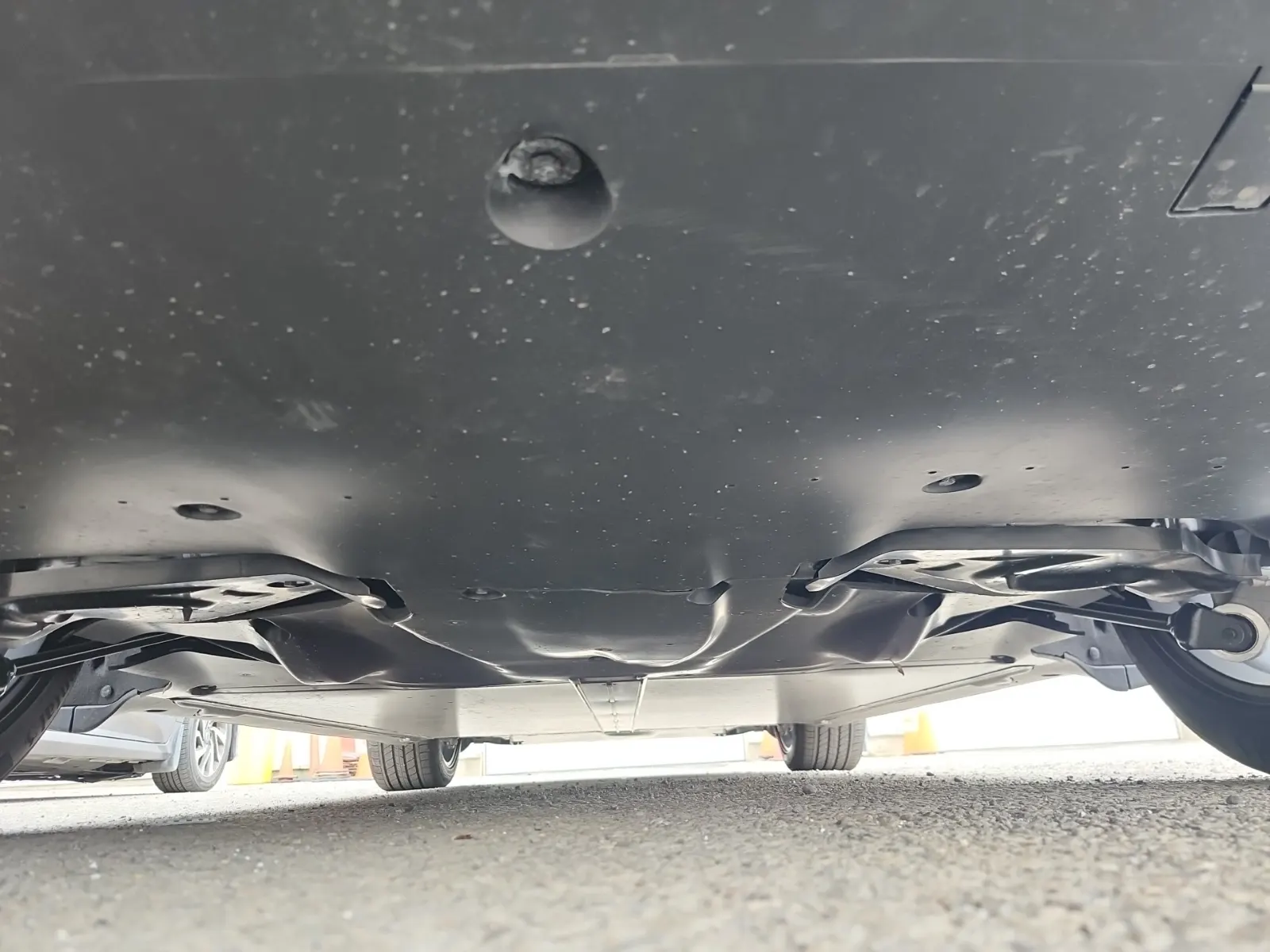 Undercarriage - Rear Photo