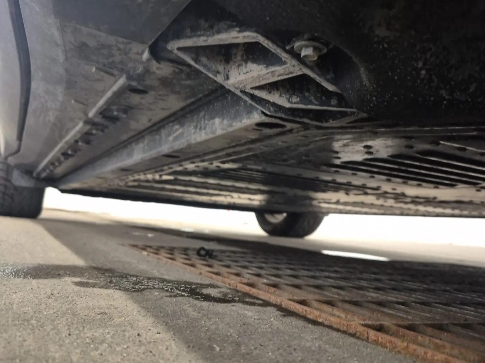 Undercarriage - Passenger Photo