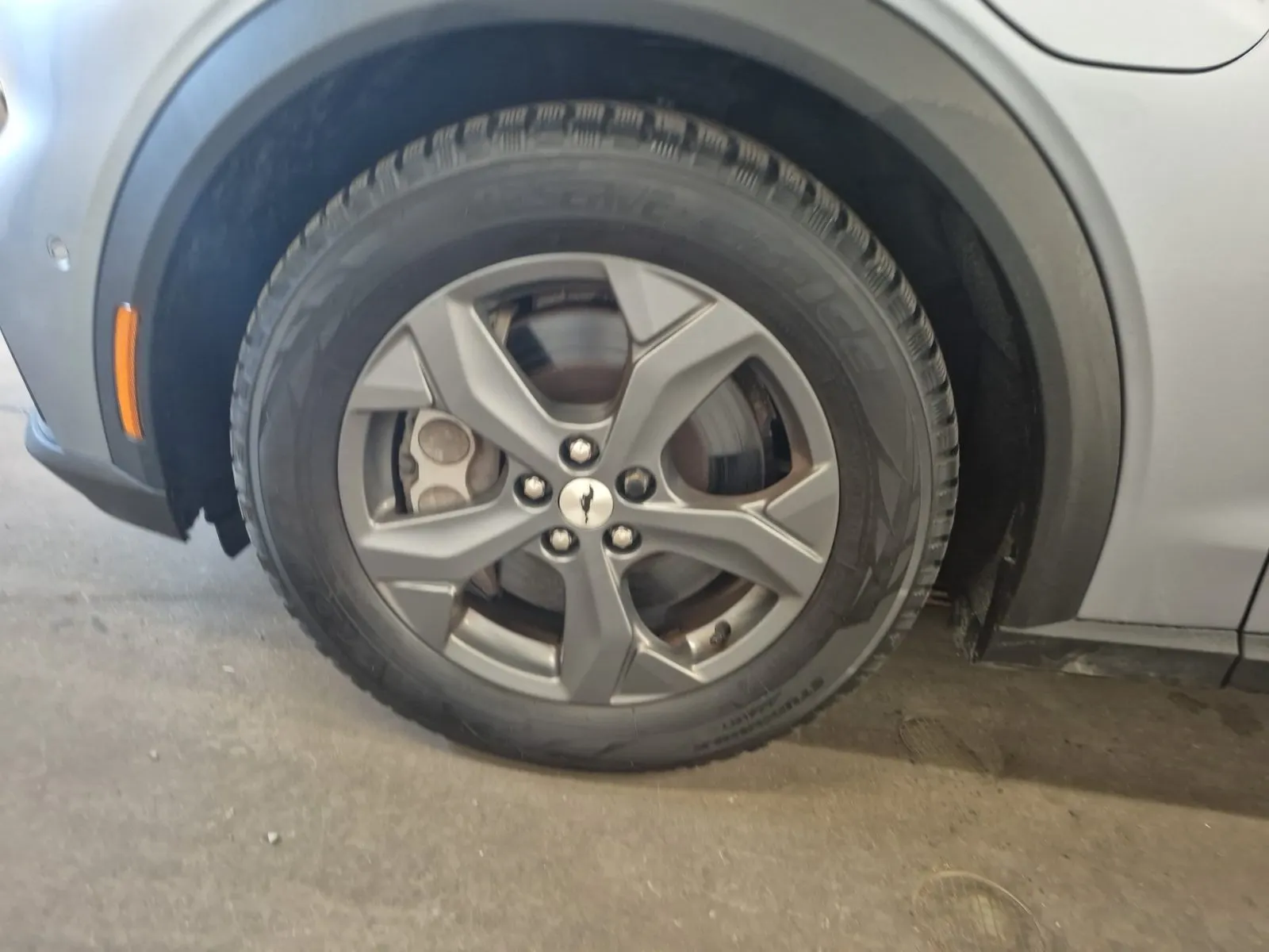 Front driver wheel/tire photo
