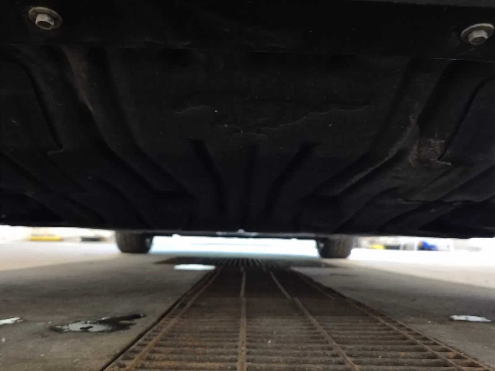 Undercarriage - Rear Photo