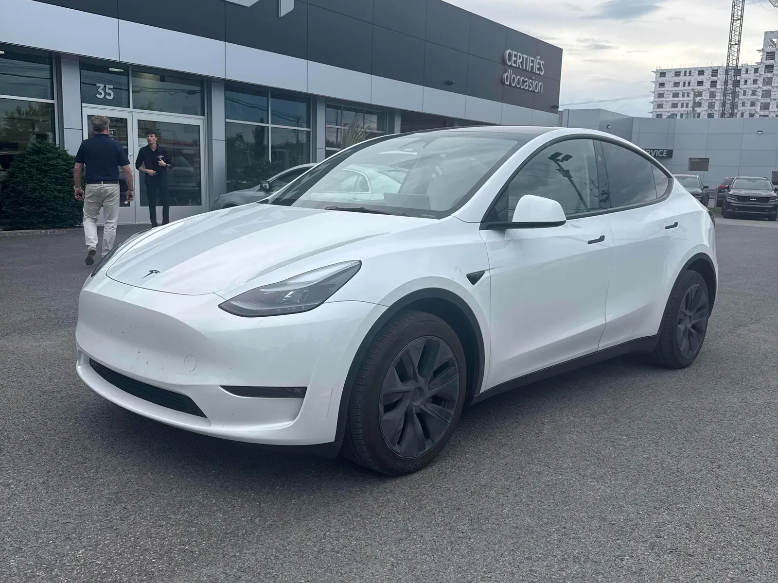 3/4 Front (Main image)