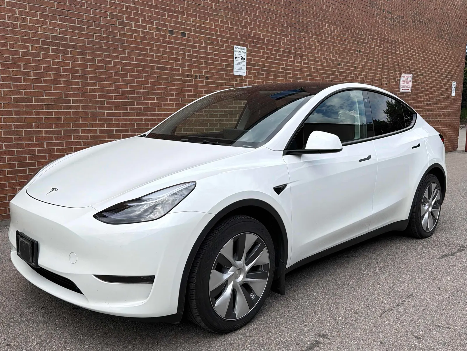 3/4 Front (Main image)