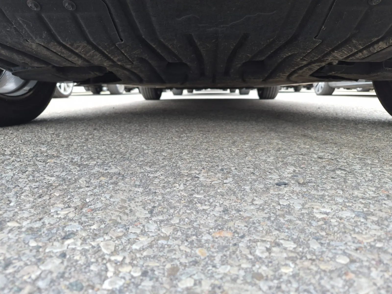 Undercarriage - Rear Photo
