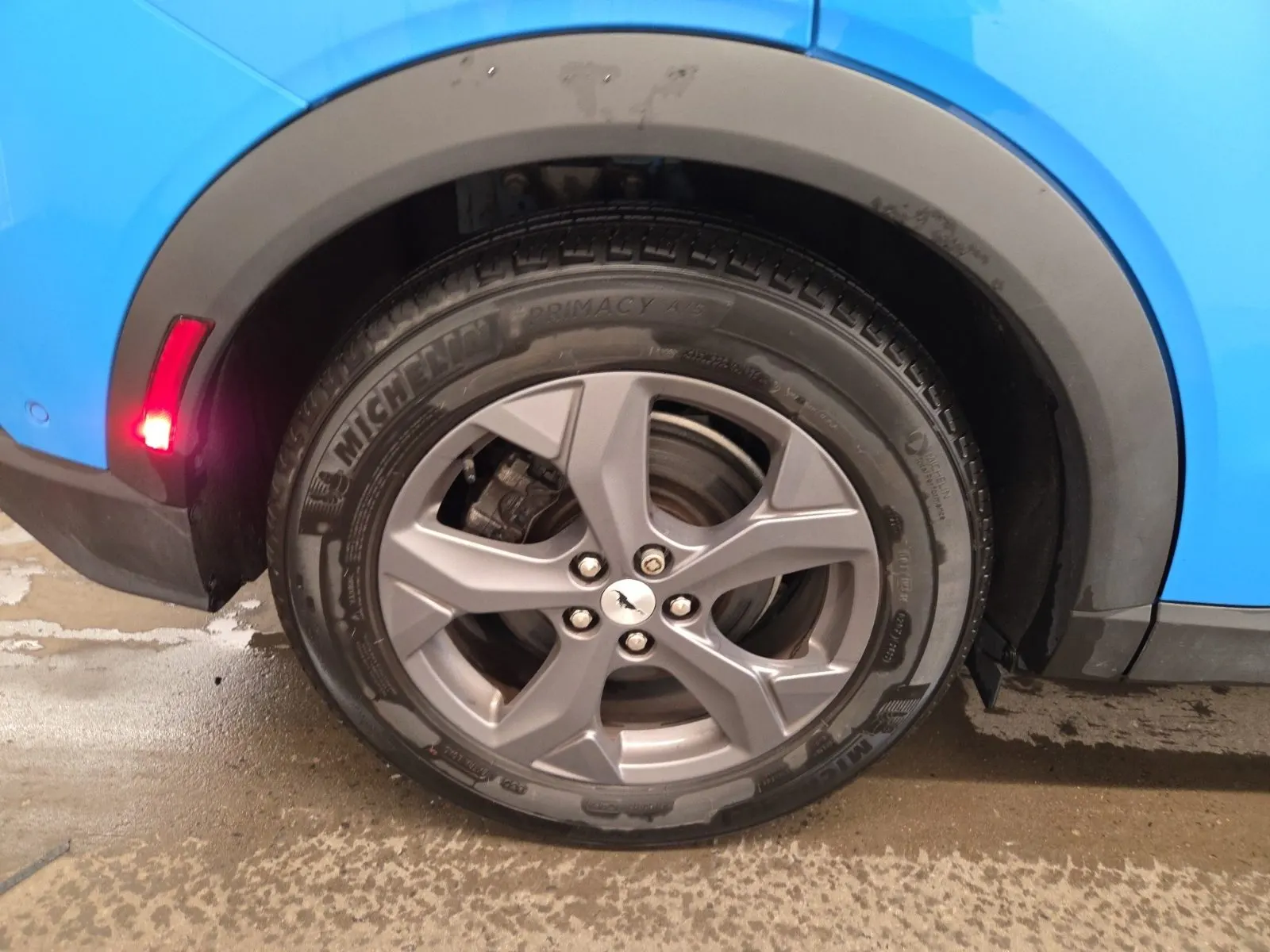 Right Rear Wheel/Tire Photo