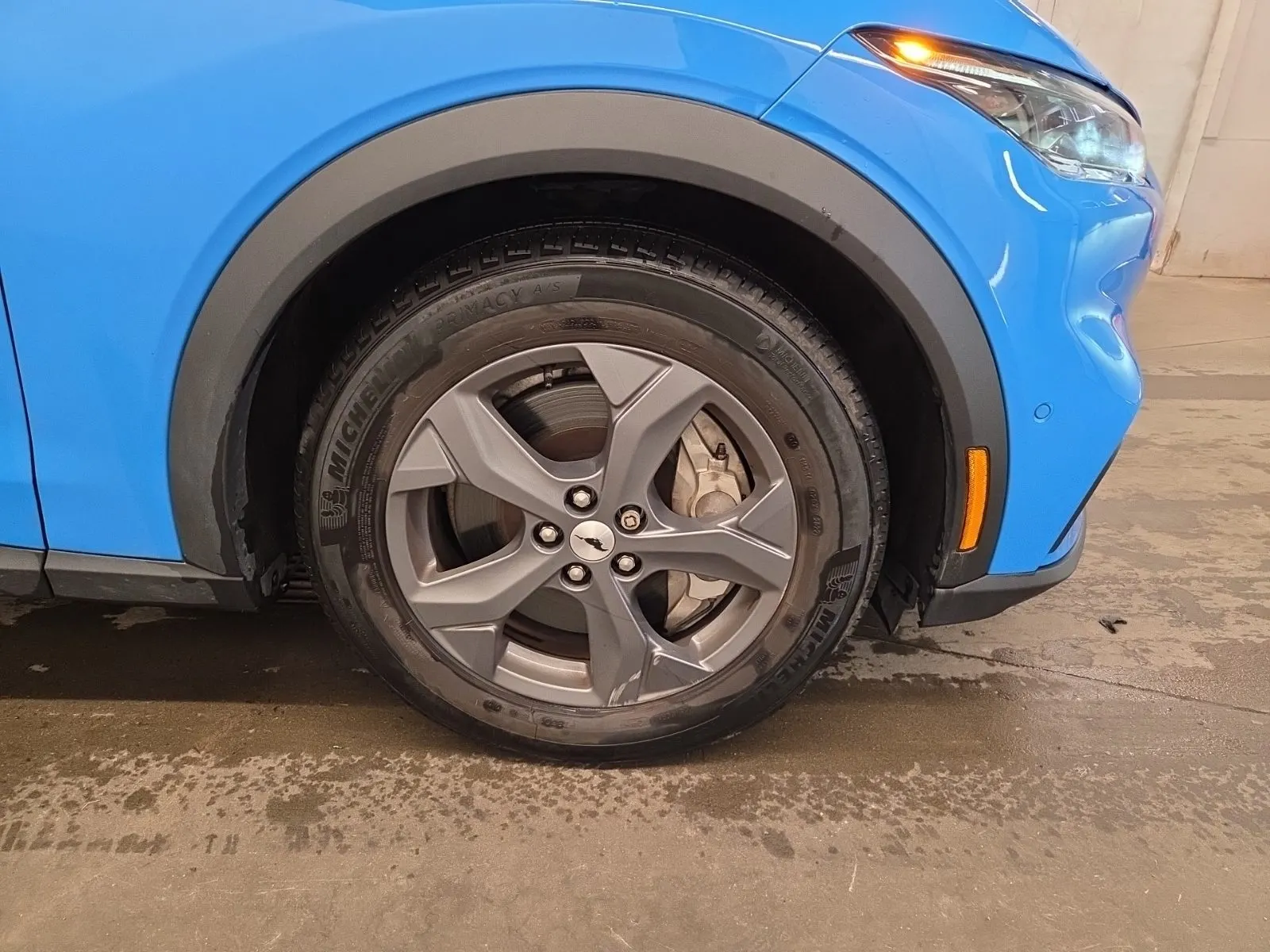 Right Front Wheel/Tire Photo