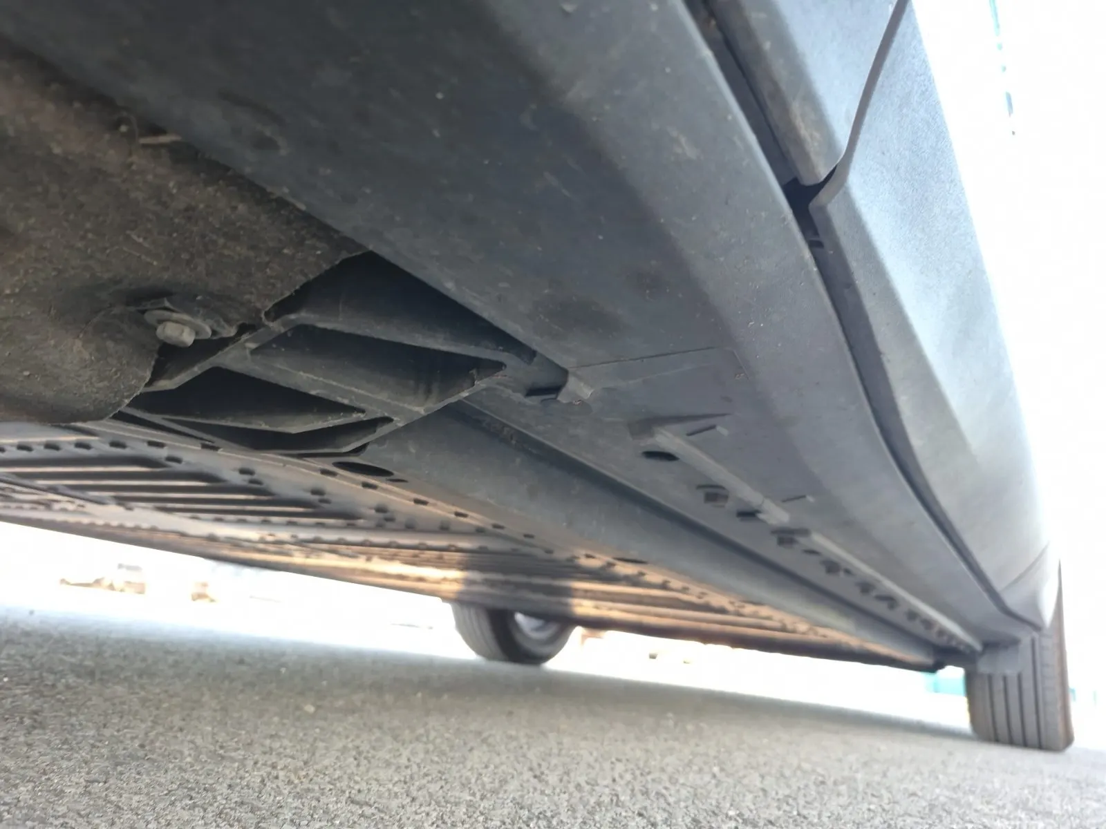 Undercarriage - Driver Photo