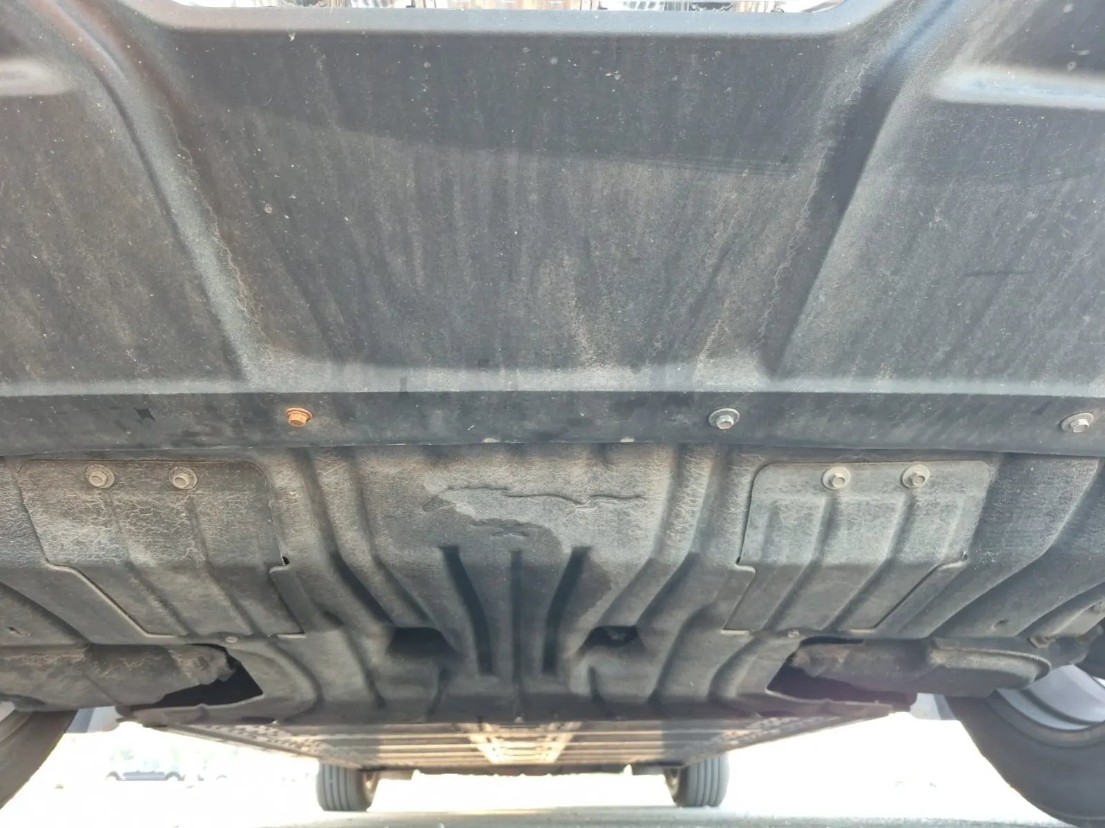 Undercarriage - Rear Photo