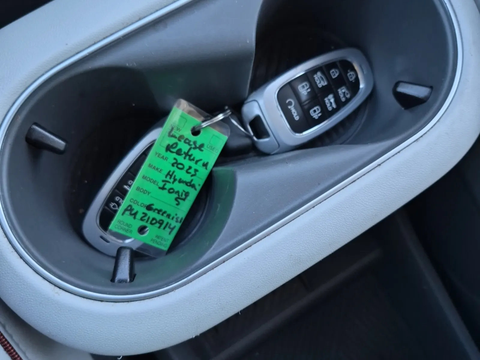 Keys/Fobs/Manual Photo