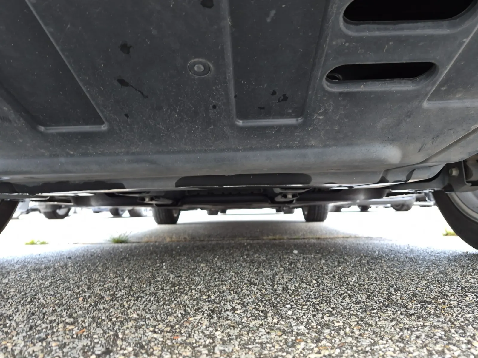Undercarriage - Rear Photo
