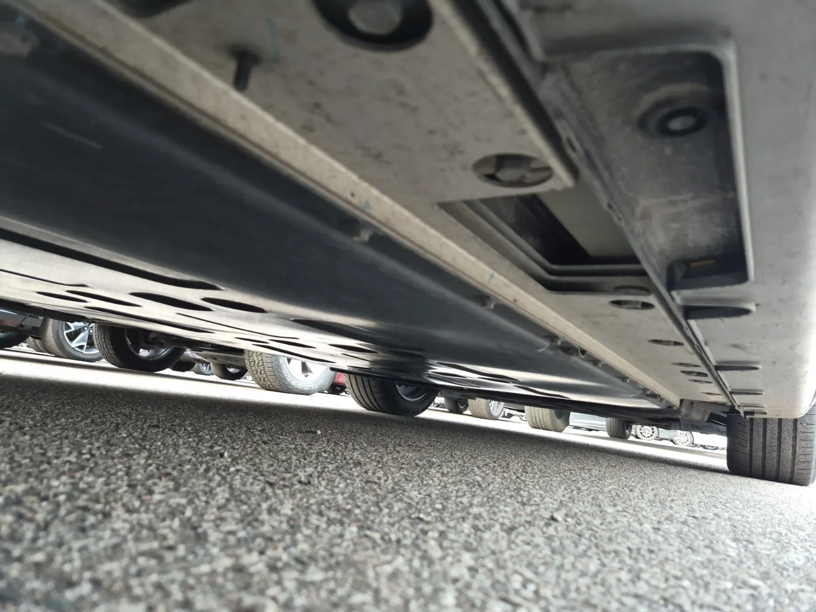 Undercarriage - Passenger Photo