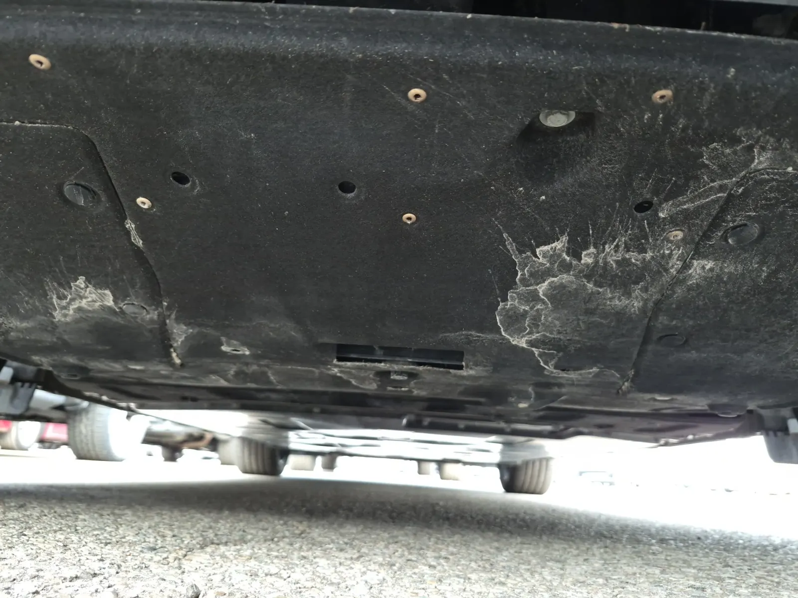 Undercarriage - Rear Photo