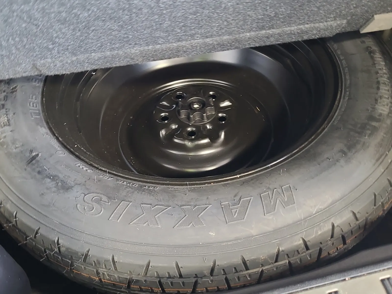 Spare Tire & Wheel Photo
