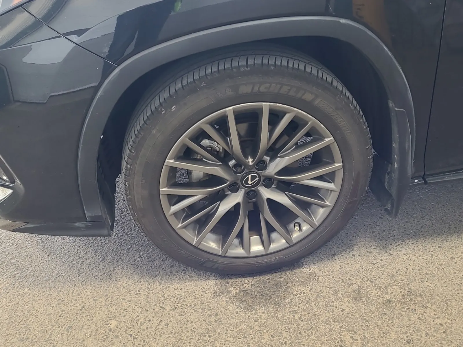 Front driver wheel/tire photo
