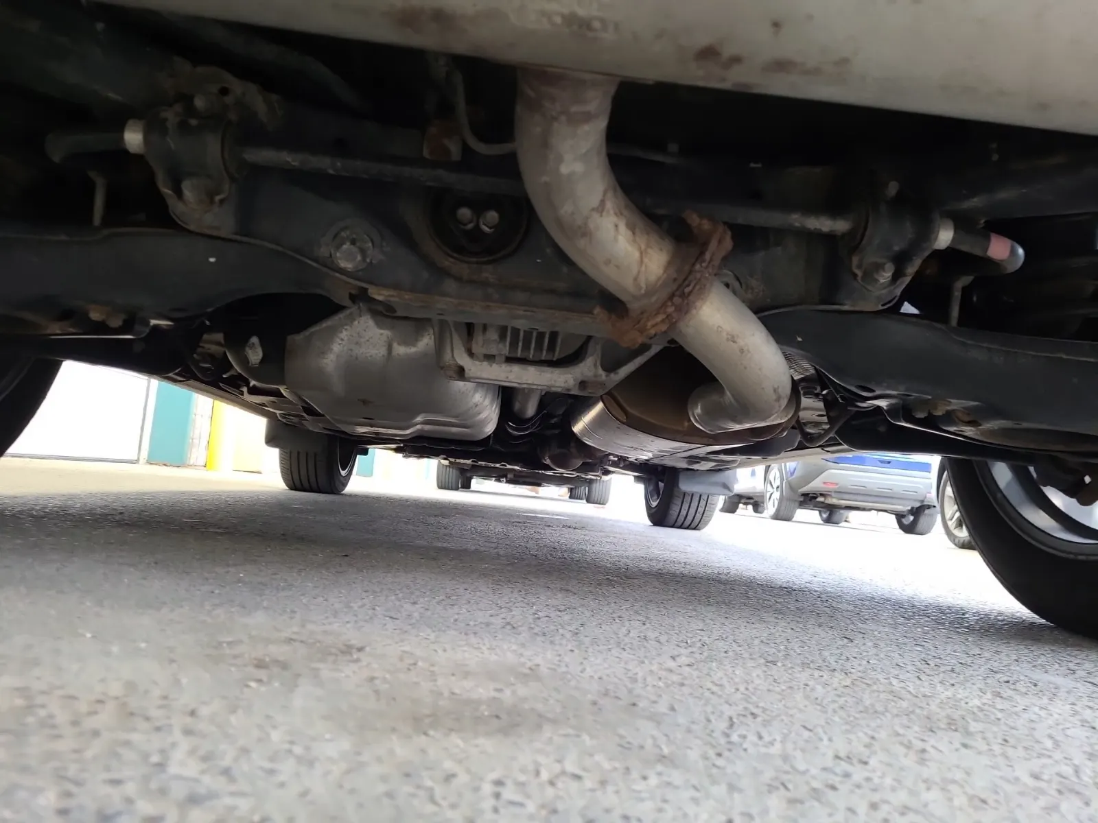 Undercarriage - Rear Photo
