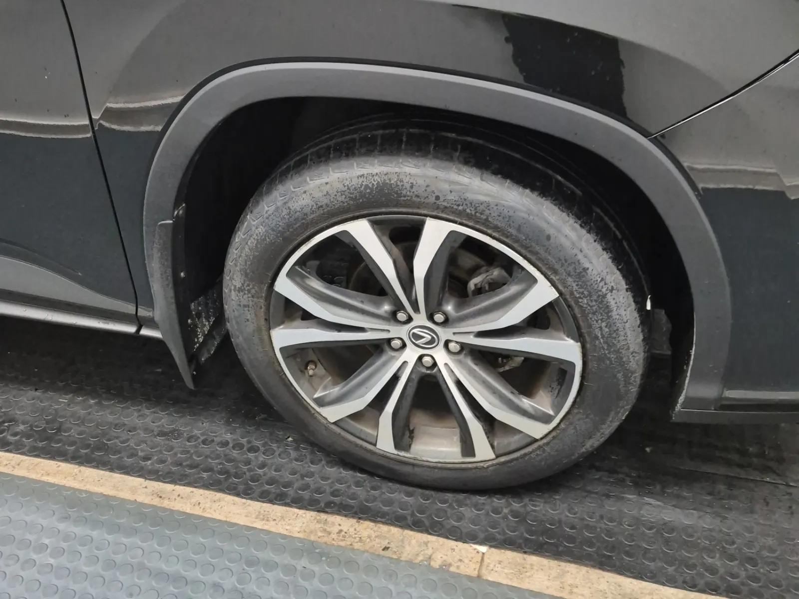 Right Front Wheel/Tire Photo