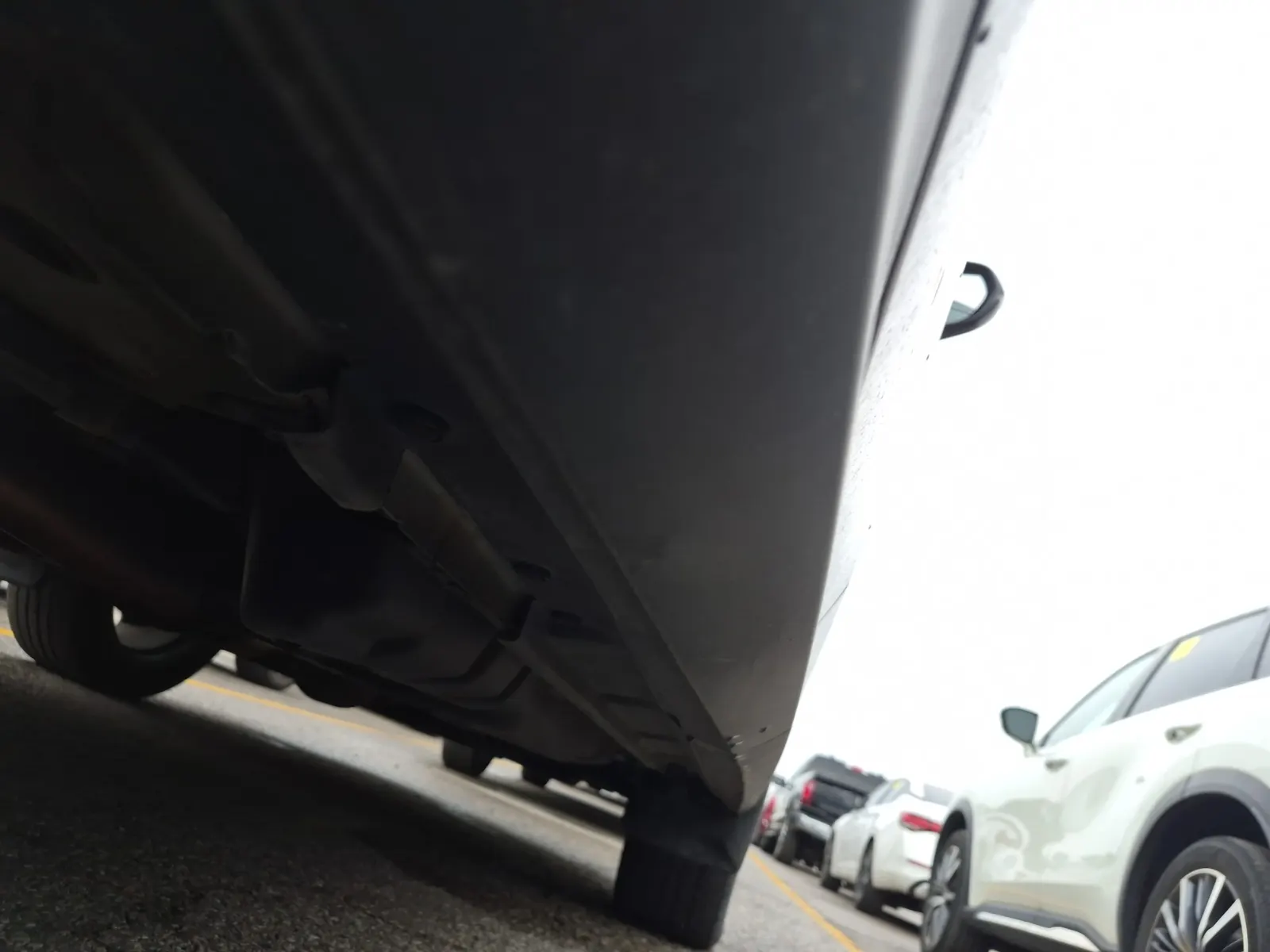 Undercarriage - Passenger Photo