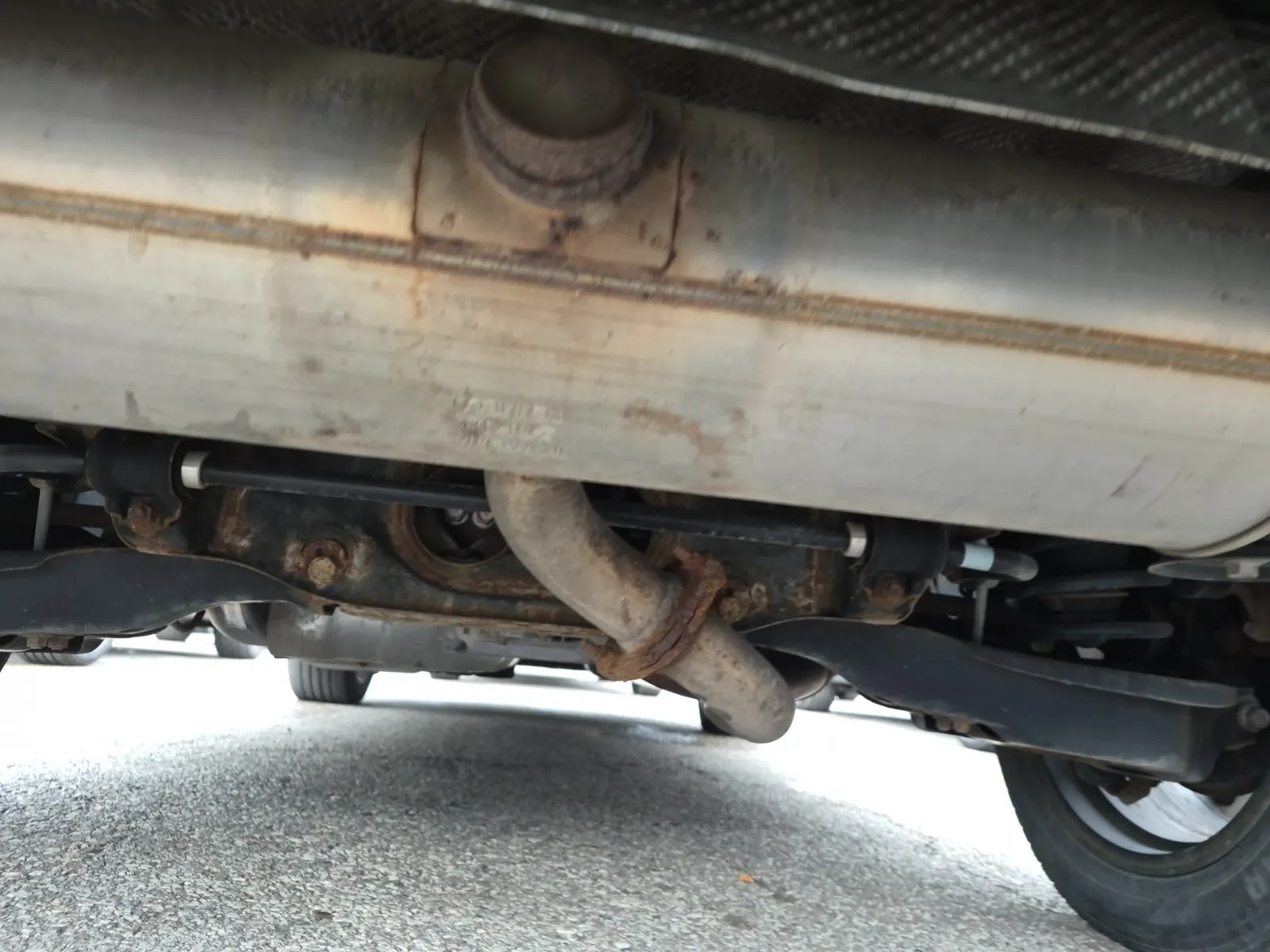 Undercarriage - Rear Photo