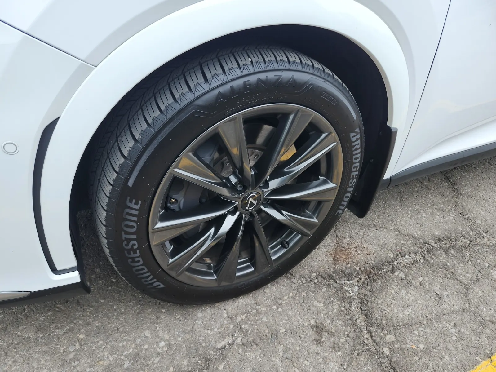 Front driver wheel/tire photo