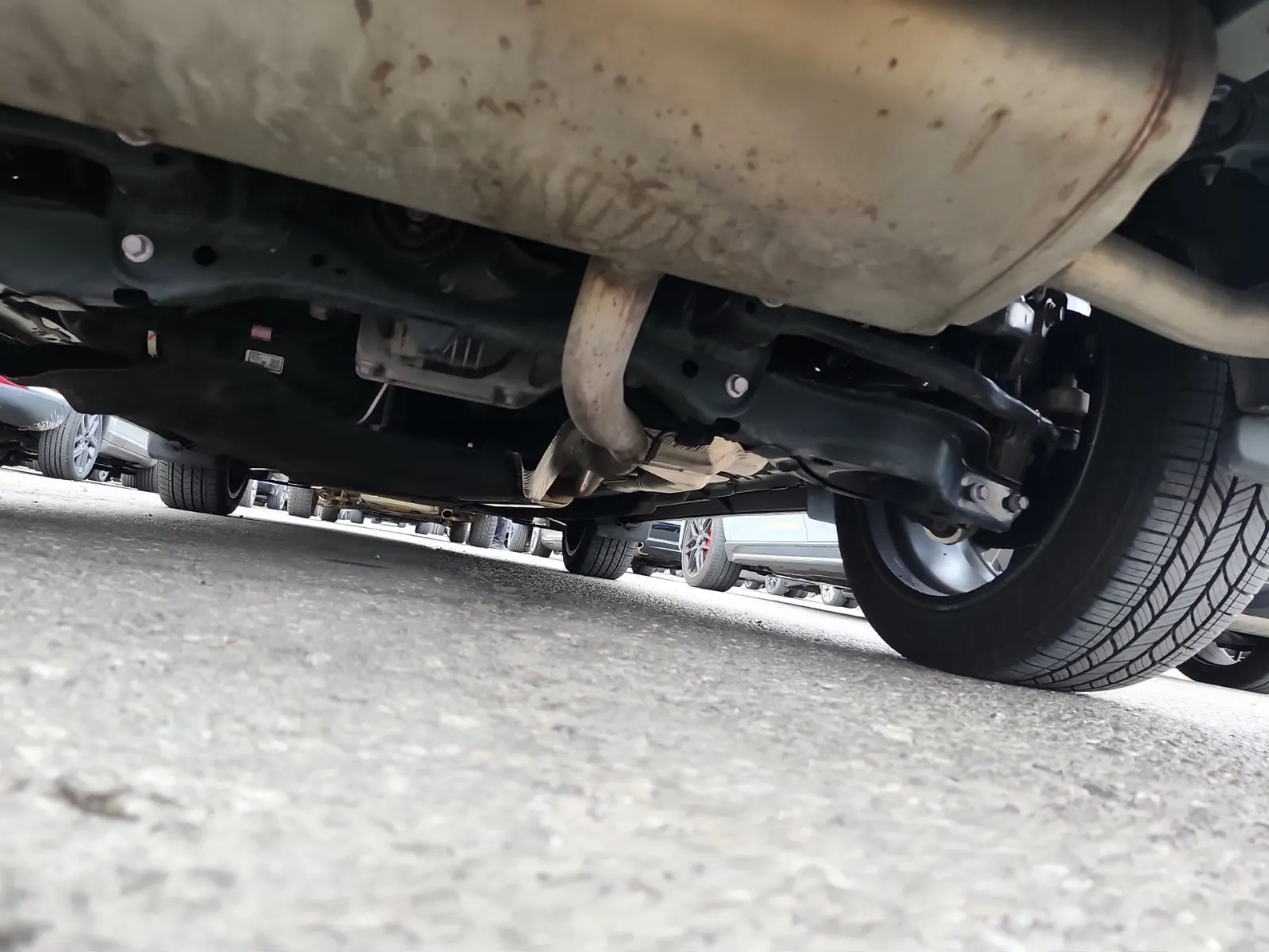 Undercarriage - Rear Photo