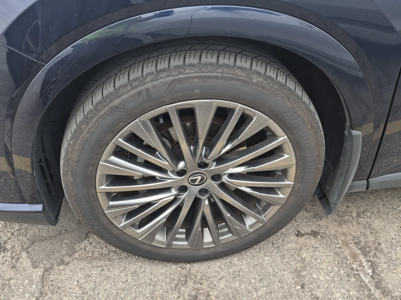 Front driver wheel/tire photo