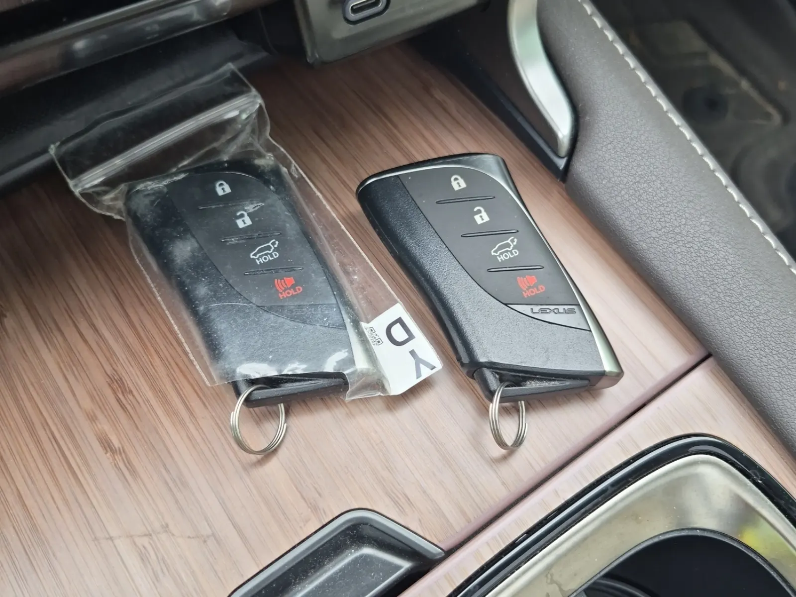 Keys/Fobs/Manual Photo