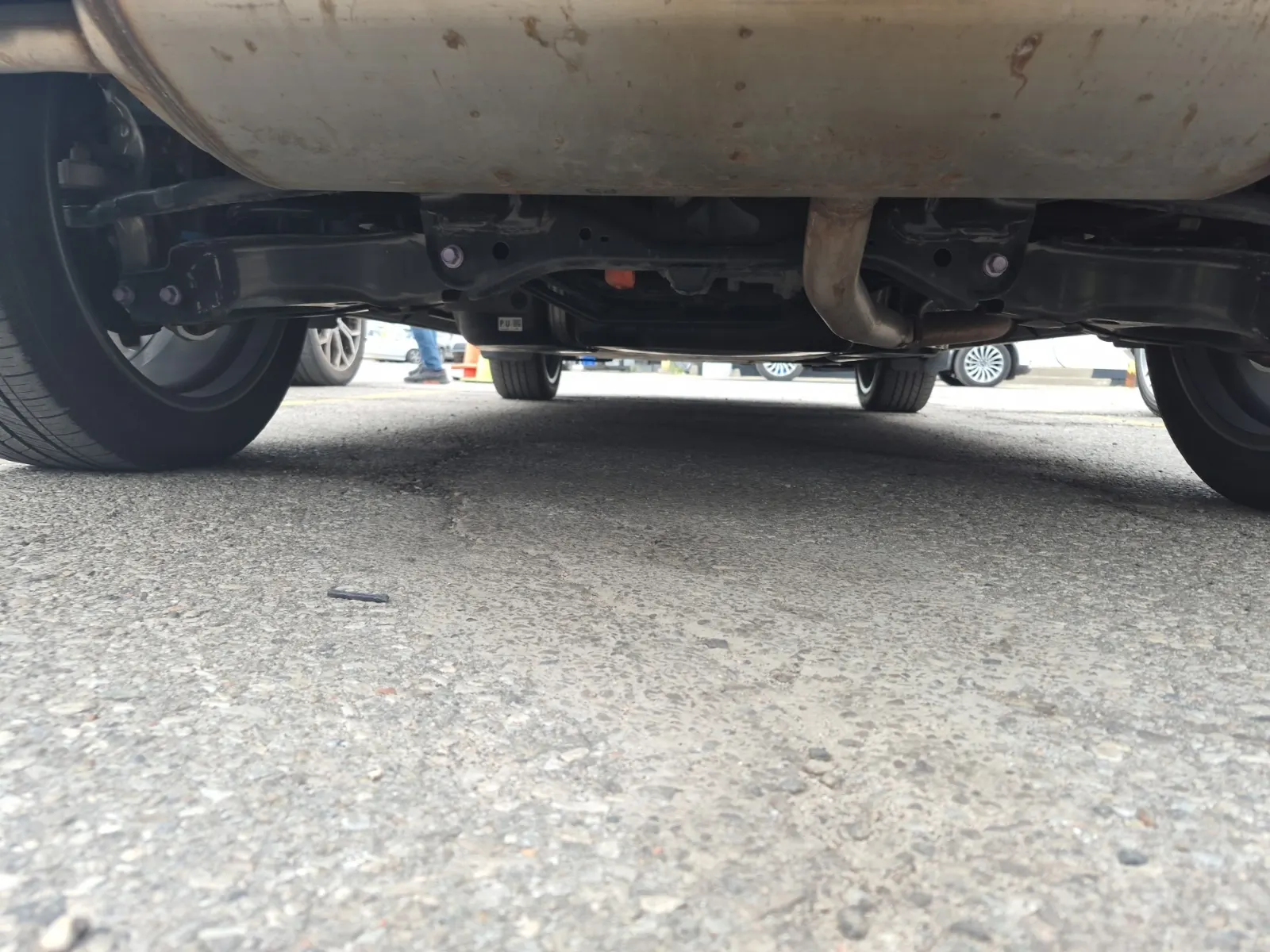 Undercarriage - Rear Photo
