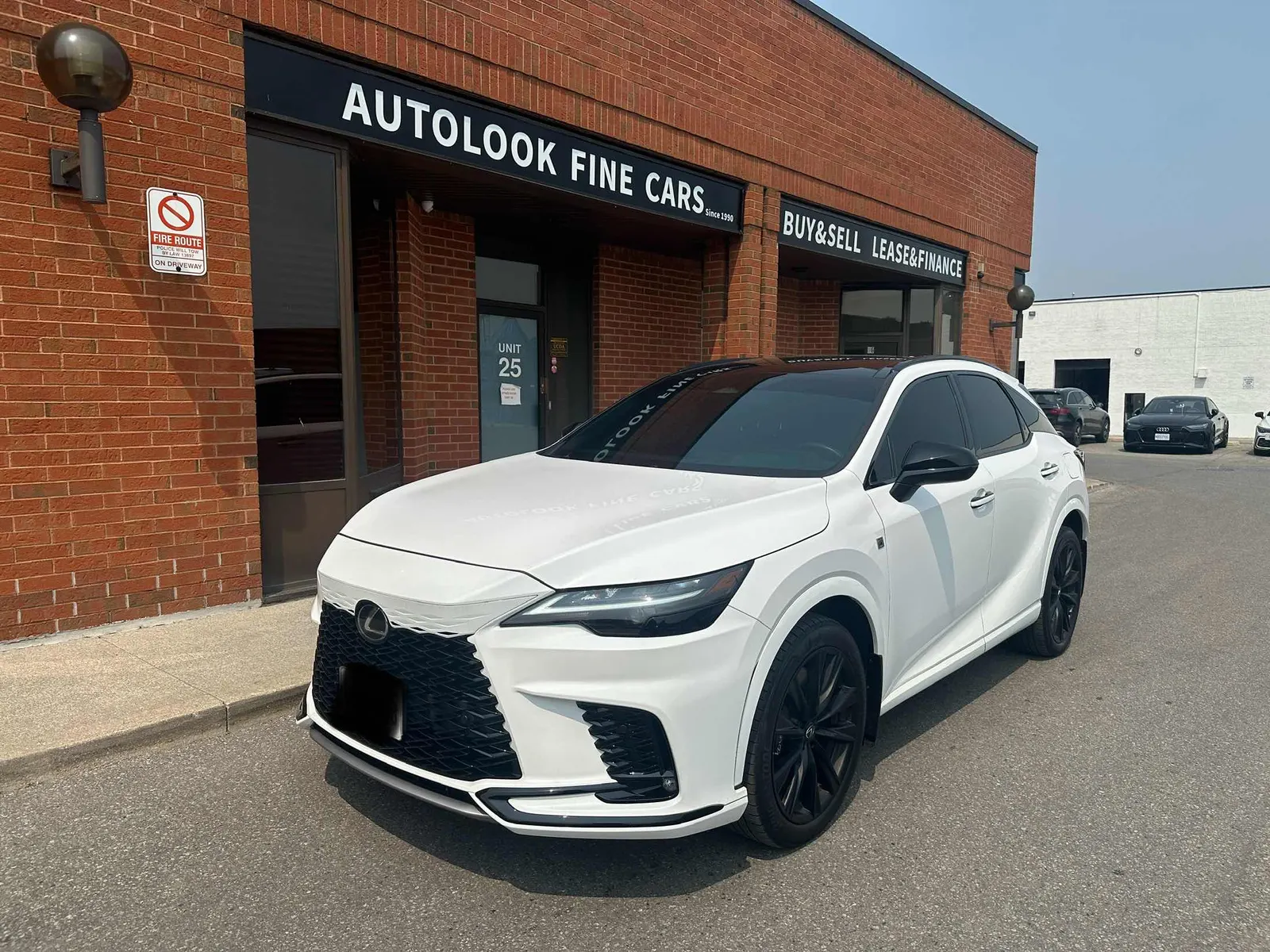 3/4 Front (Main image)