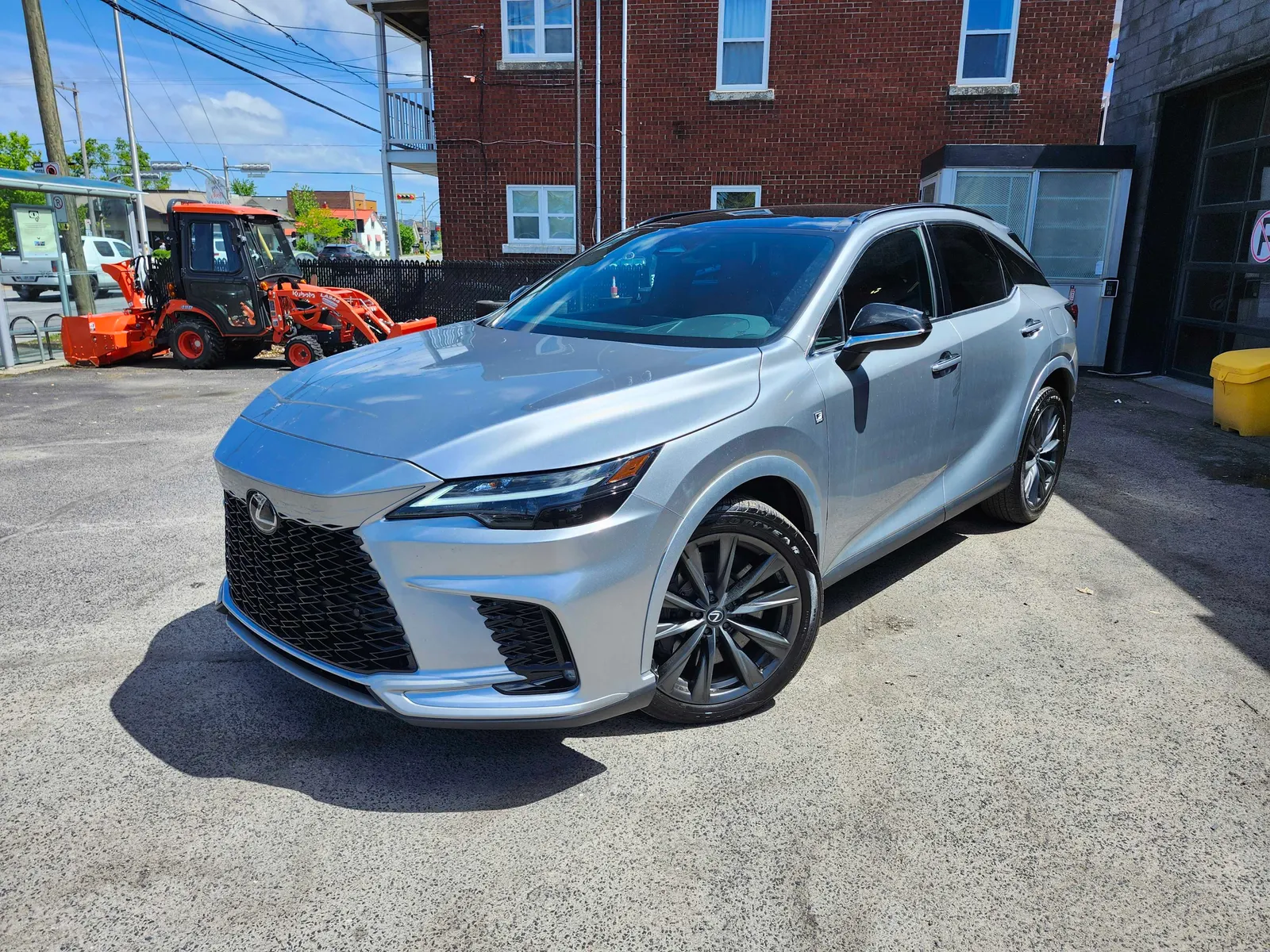3/4 Front (Main image)