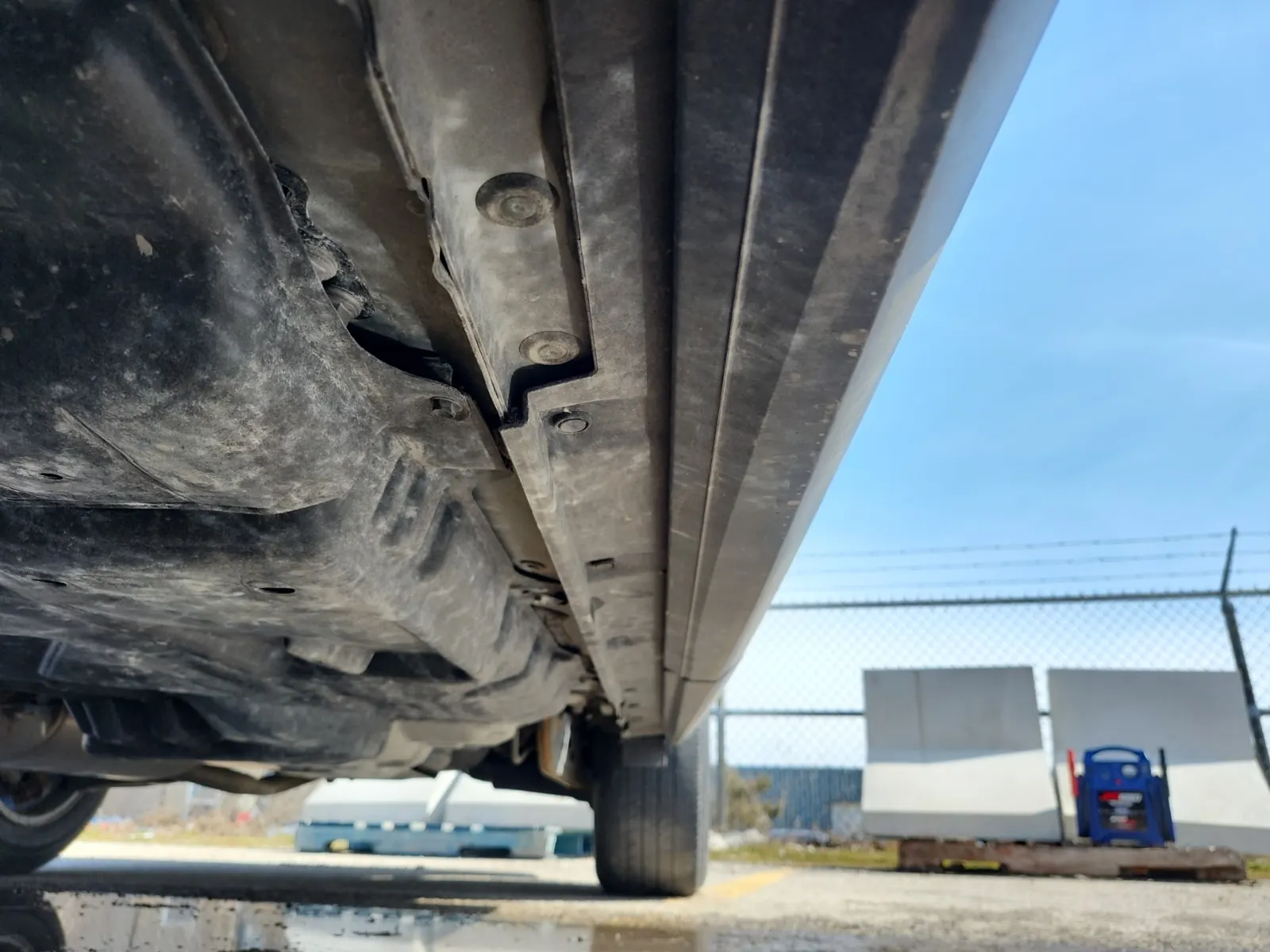 Undercarriage - Driver Photo